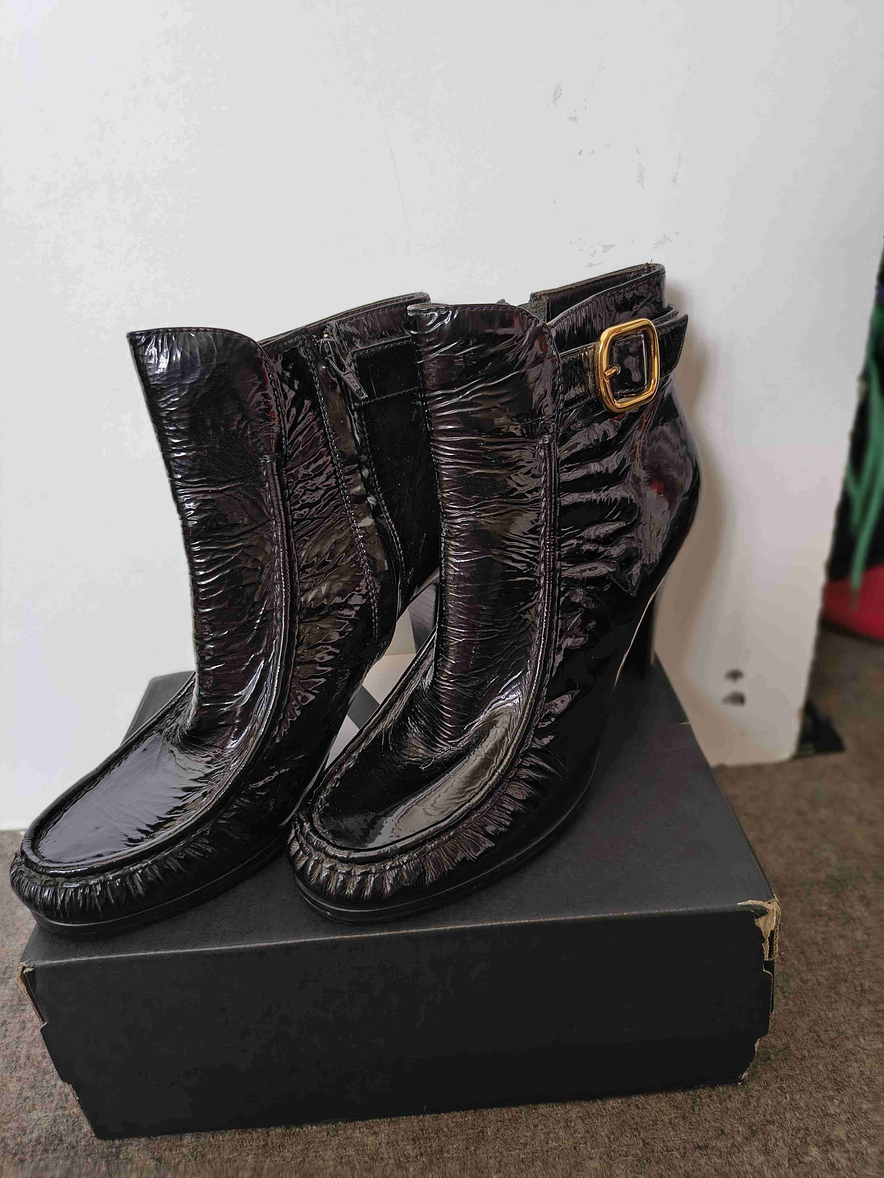 Botines negros de charol con hebilla - miniatura 5