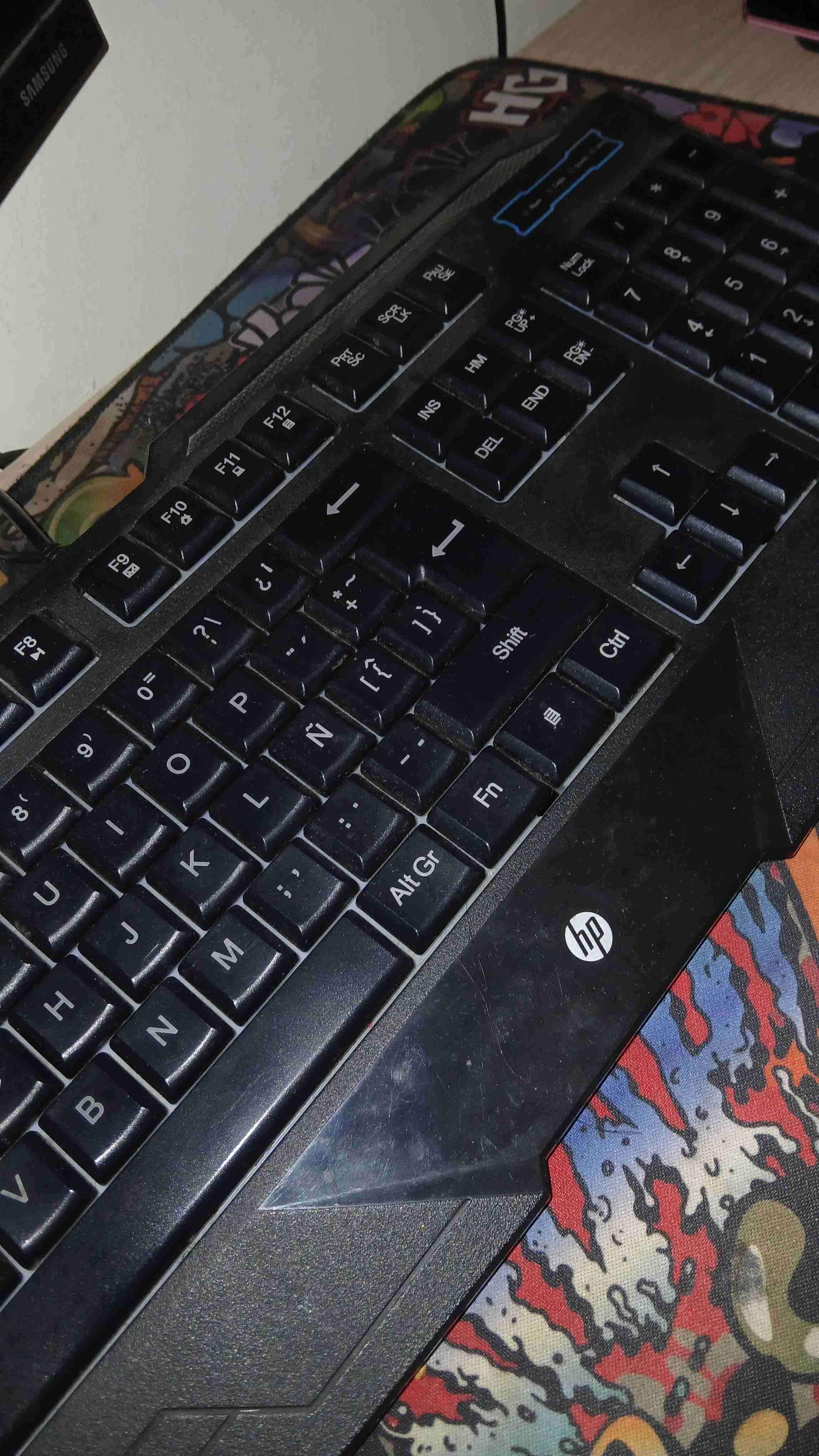 PC gamer rosado con monitor - miniatura 3