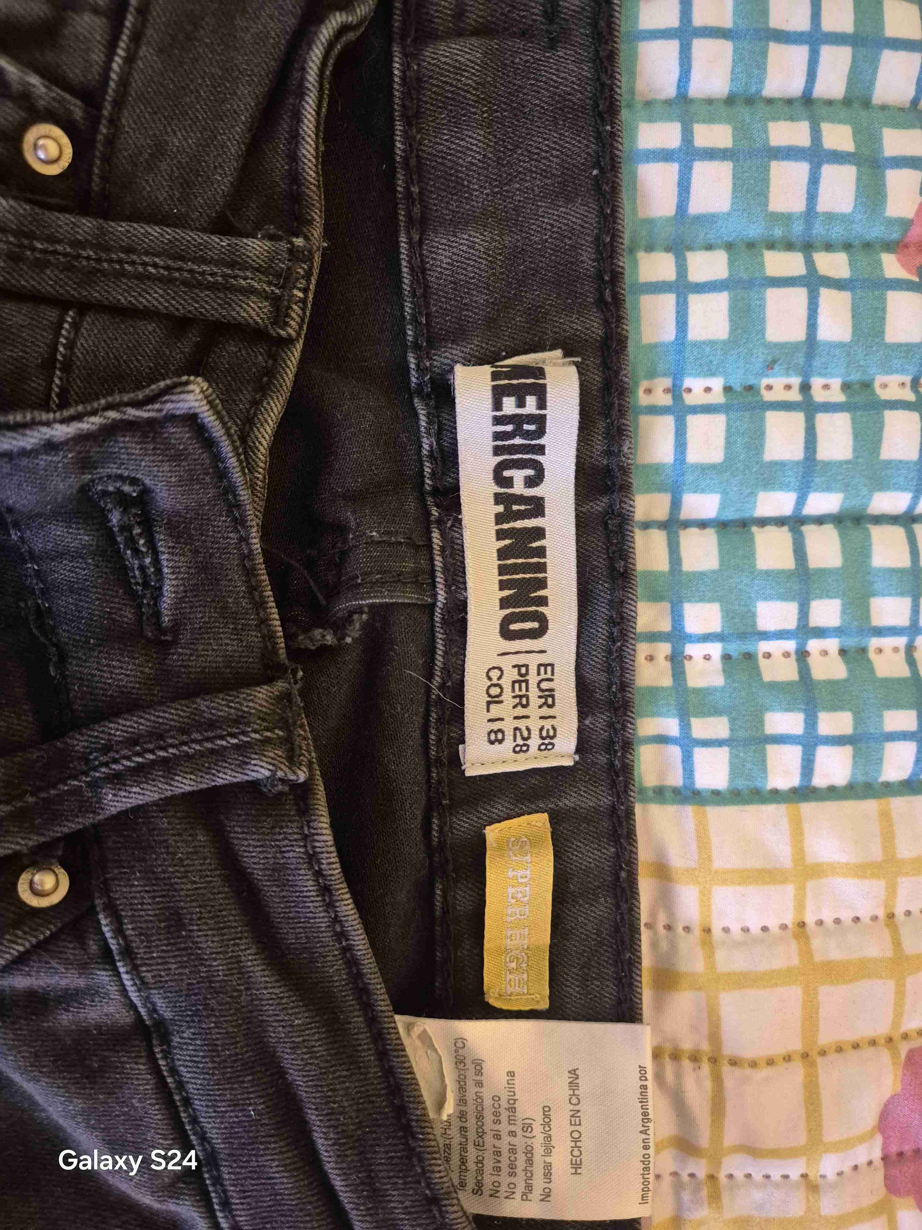 Jeans negros desgastados - miniatura 2