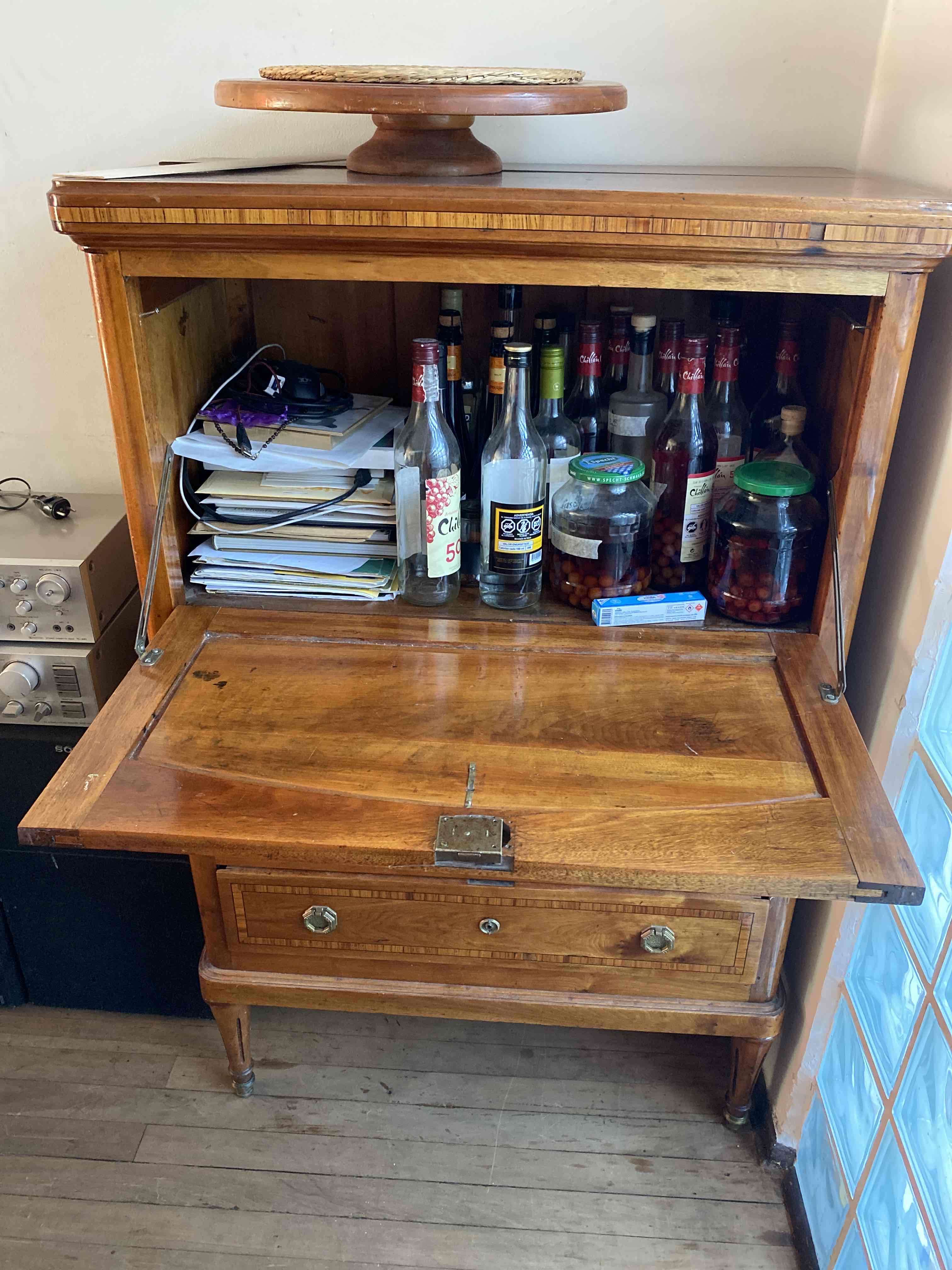 Licorera antigua de madera restaurada - miniatura 2