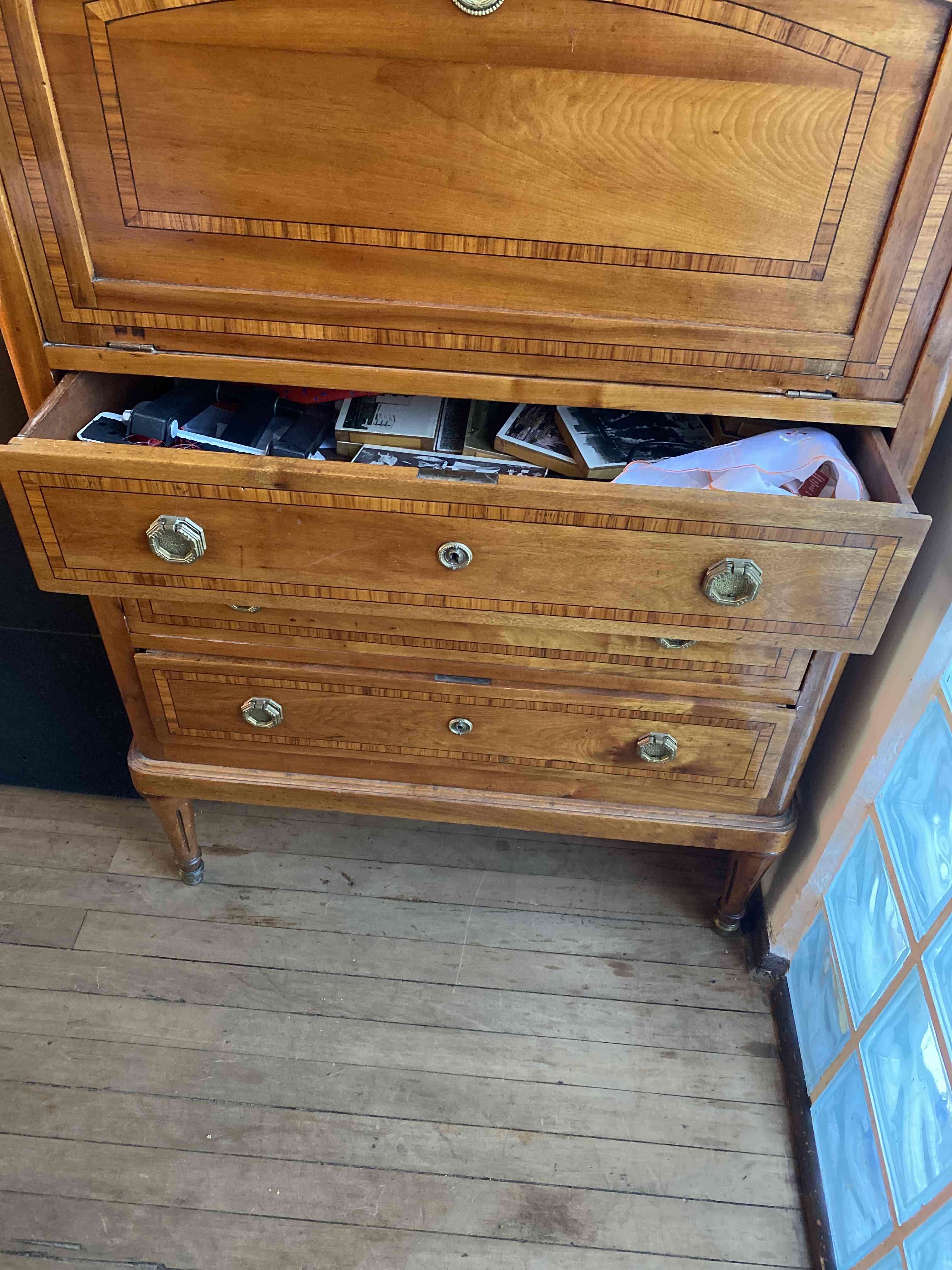 Licorera antigua de madera restaurada - miniatura 3