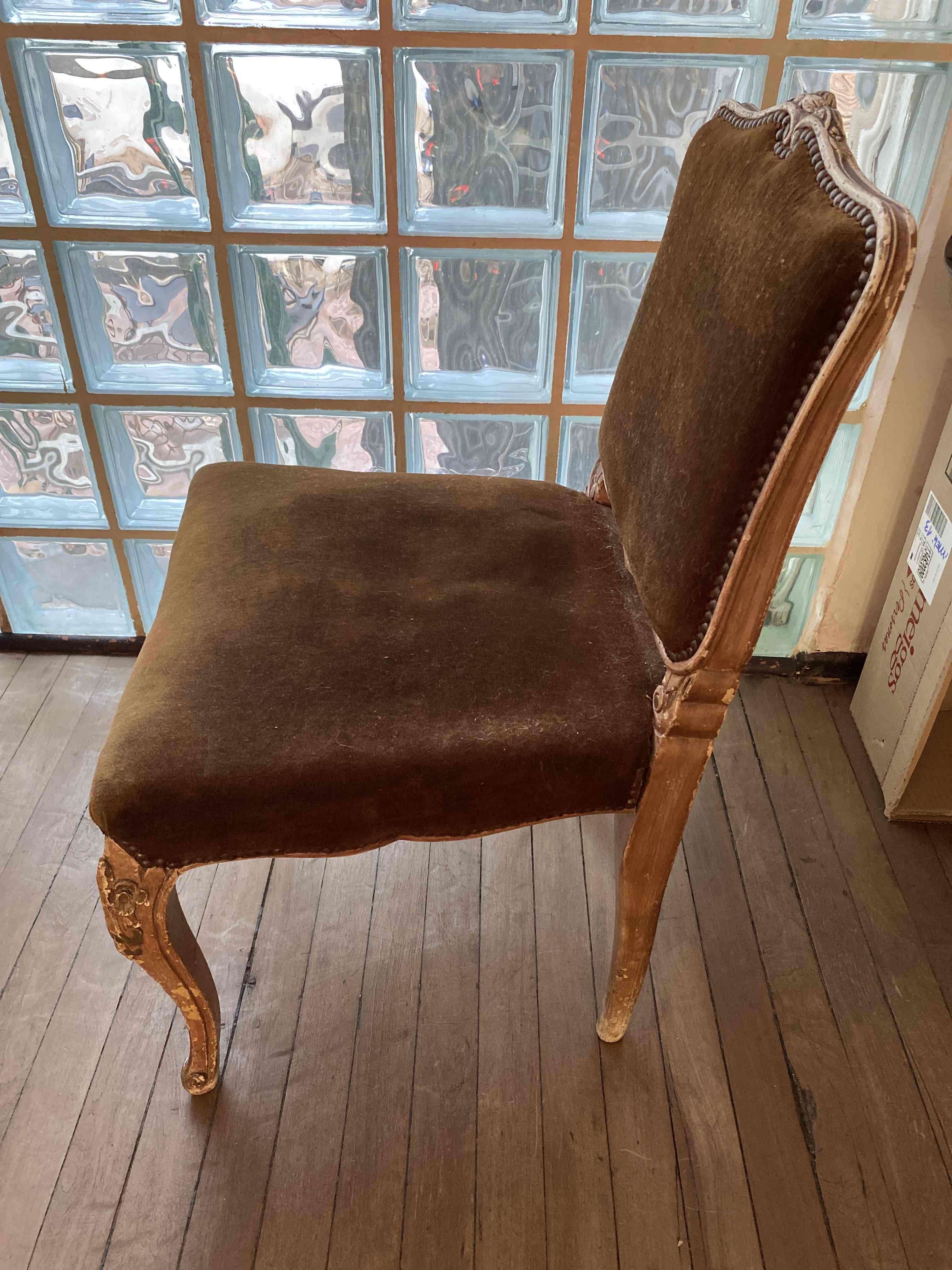 Silla antigua tapizada - miniatura 2