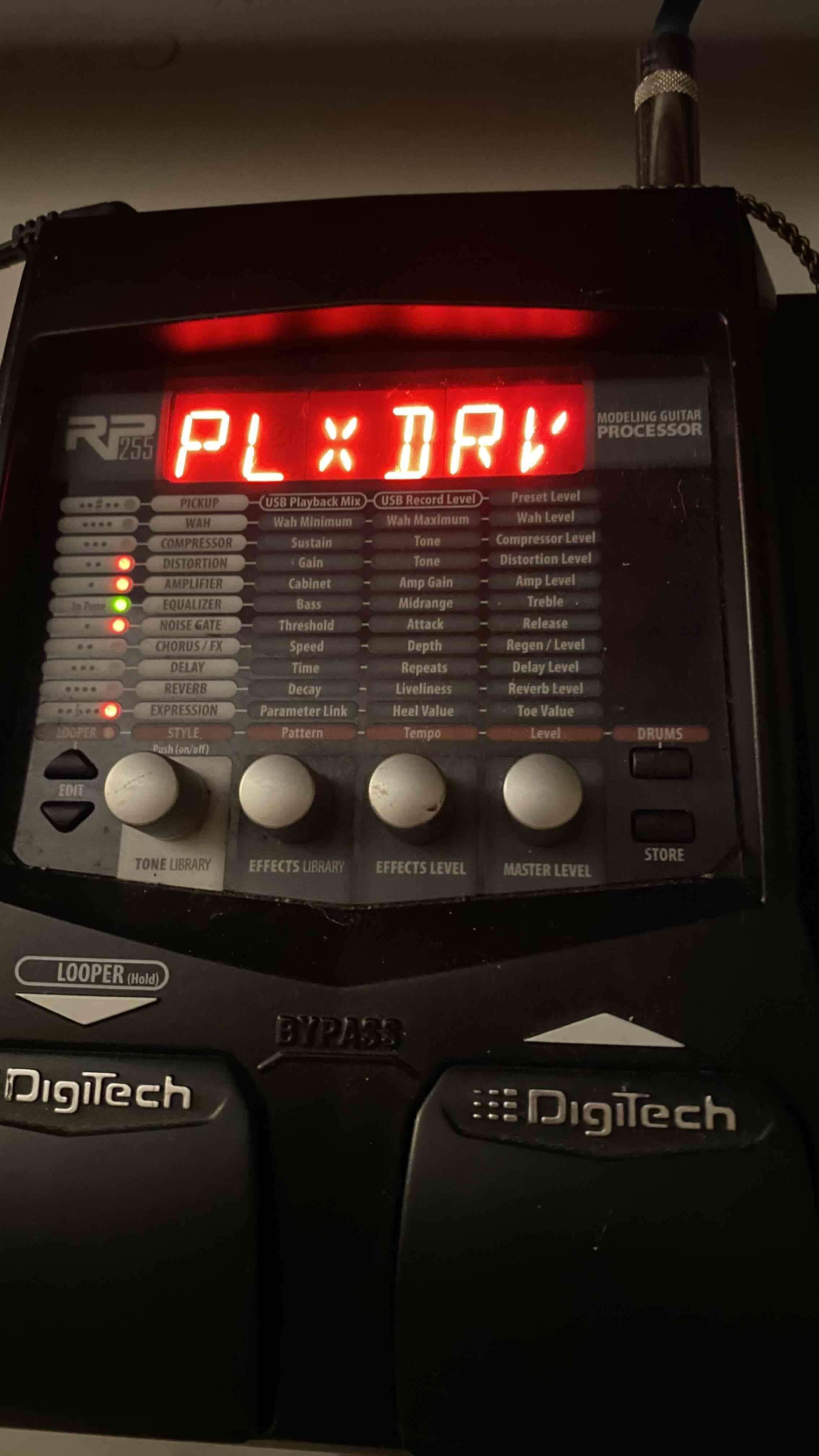 Guitarra eléctrica y pedalera Digitech 255 - 2