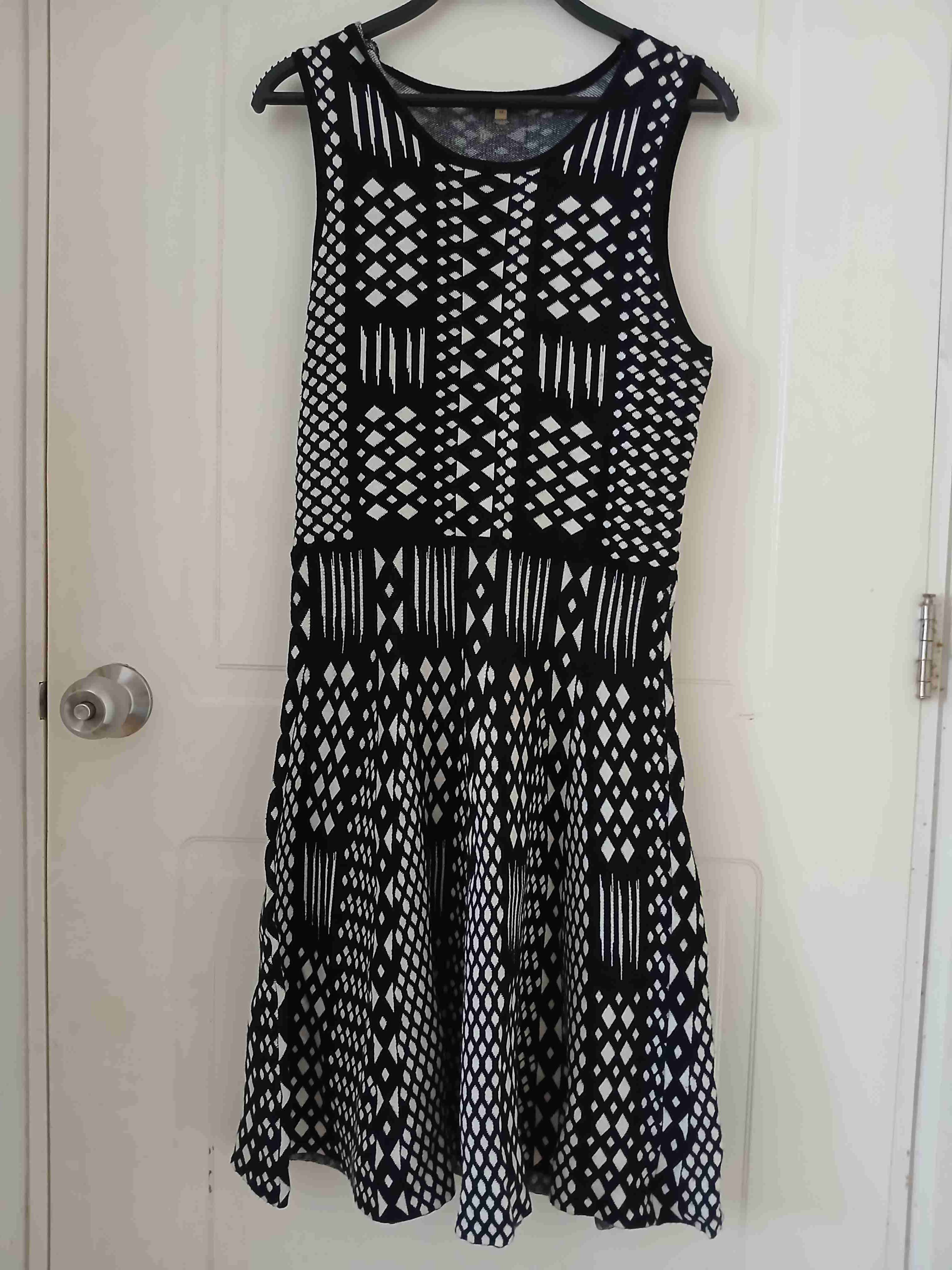 Wados Vestido lana negro con estampado geométrico