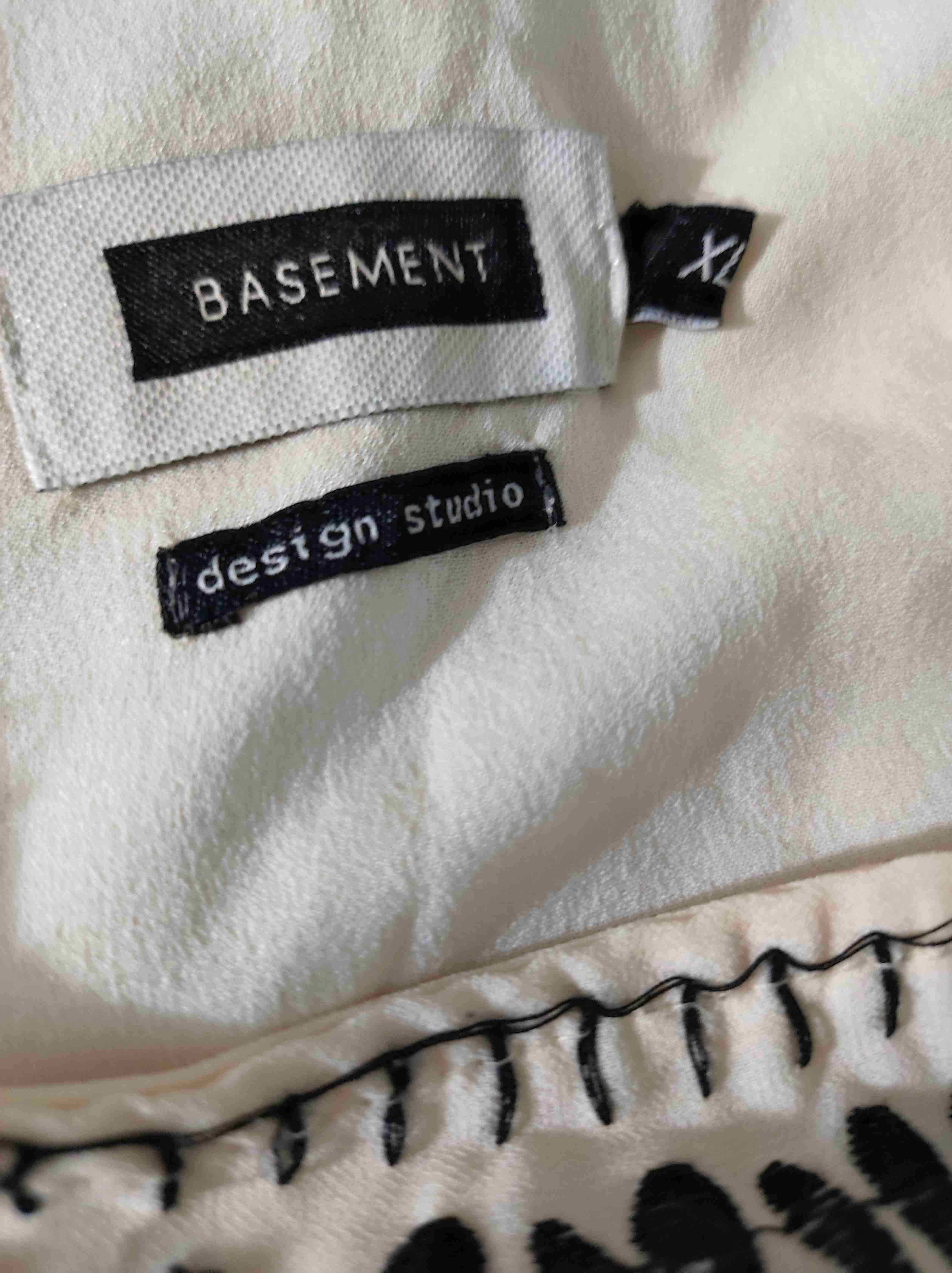 Blusa bordada blanca y negra - miniatura 4