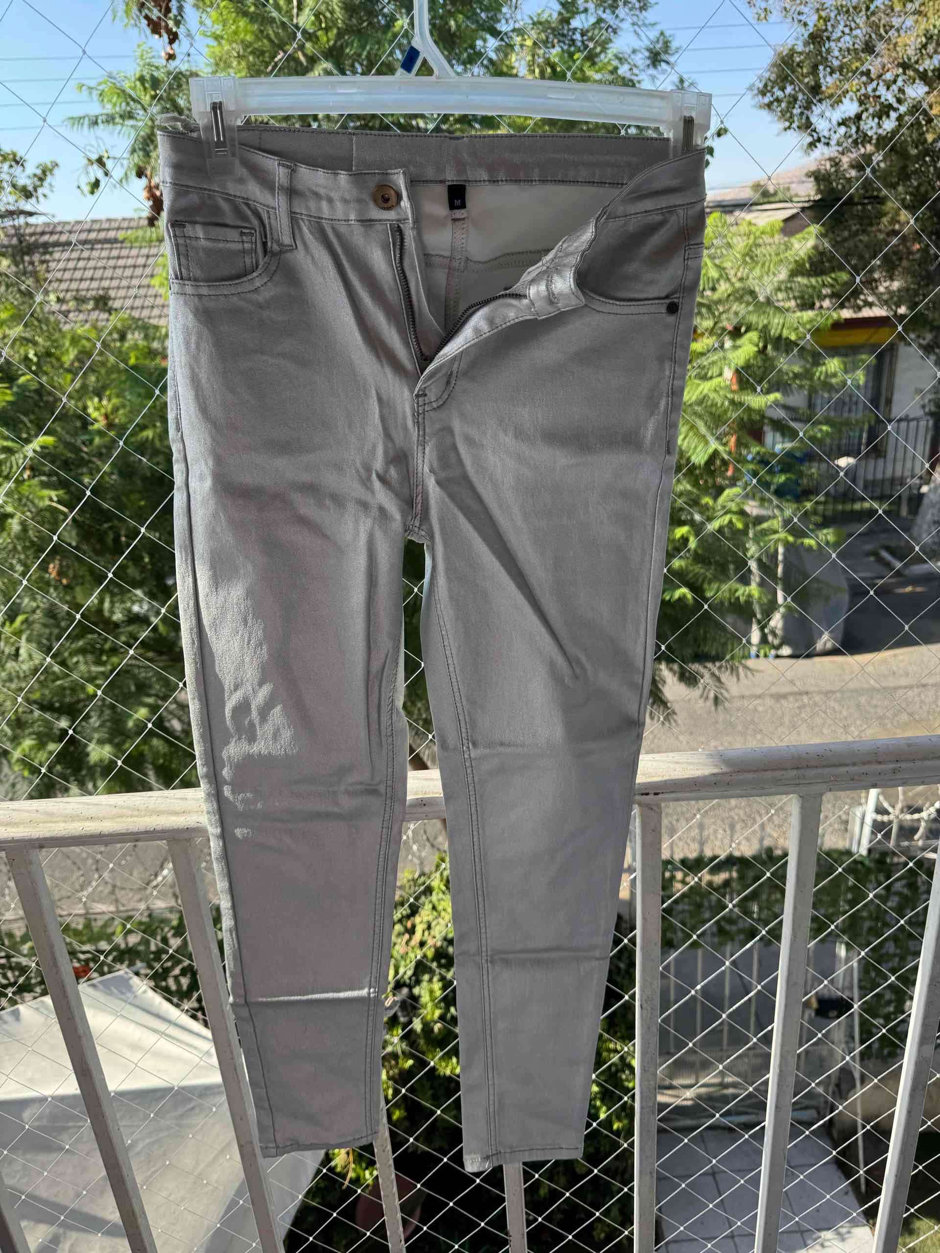 Pantalones gris claro casuales