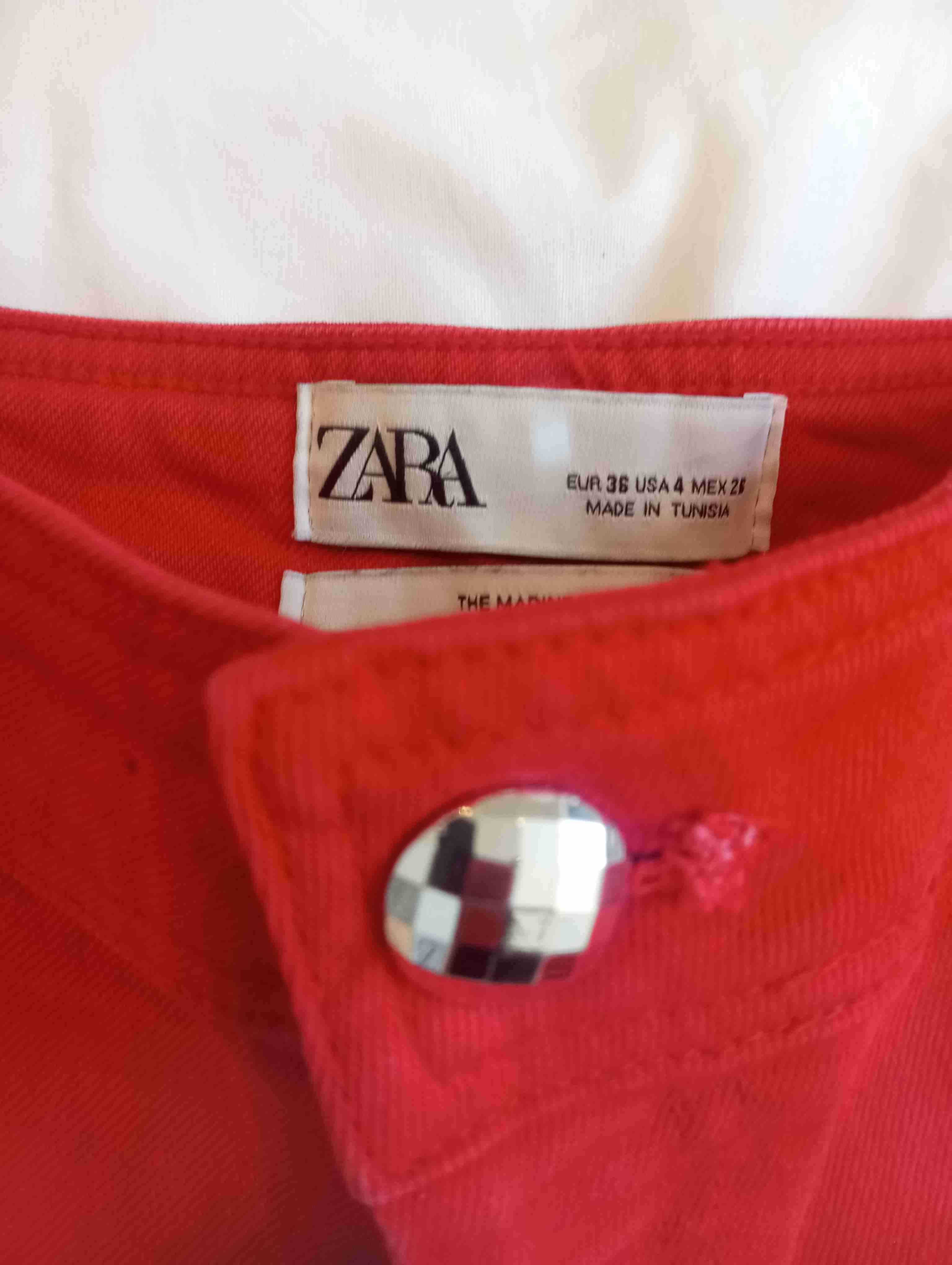 Pantalón rojo Zara talle 36