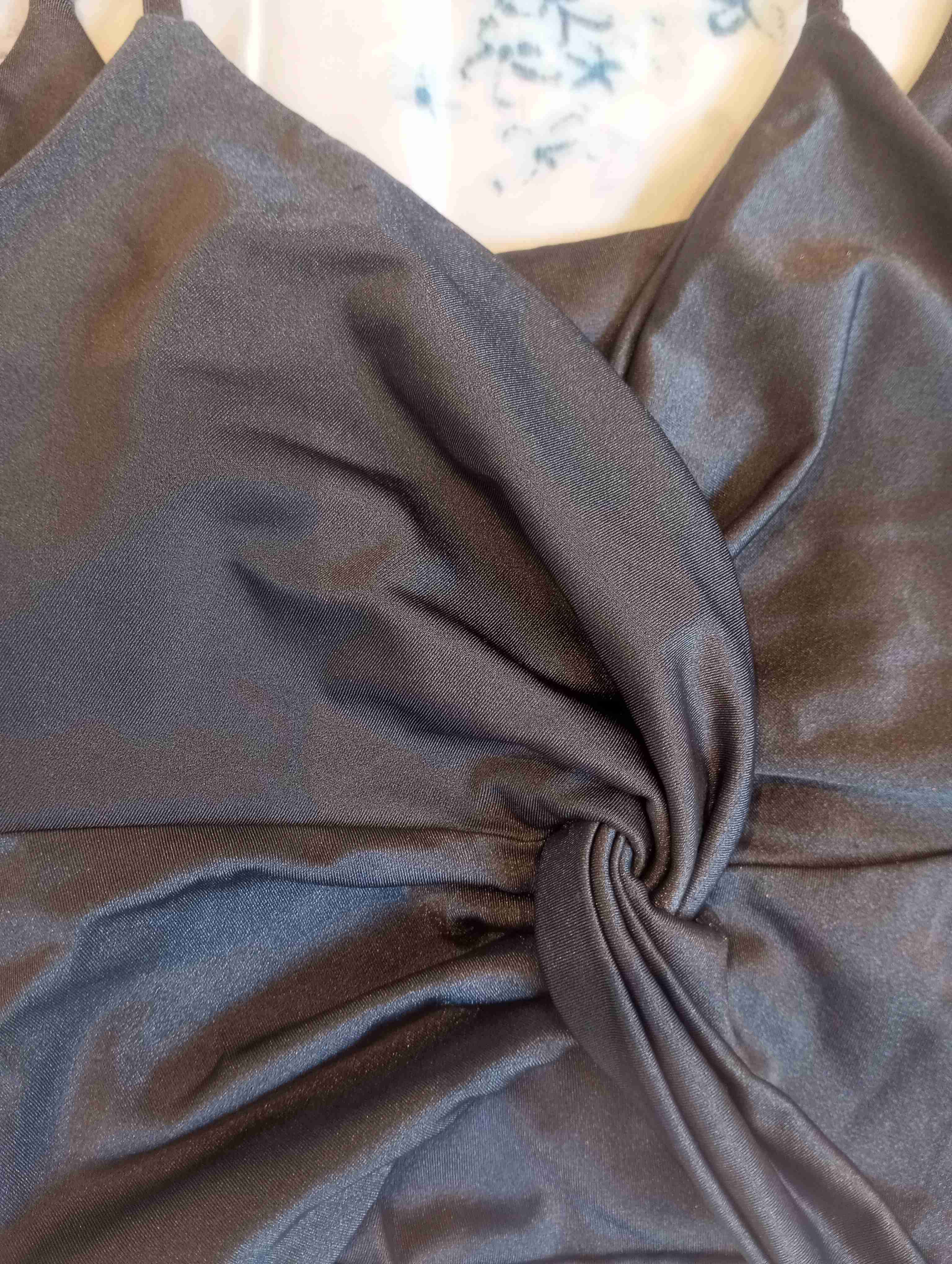 Crop top tela satinada color gris - miniatura 3