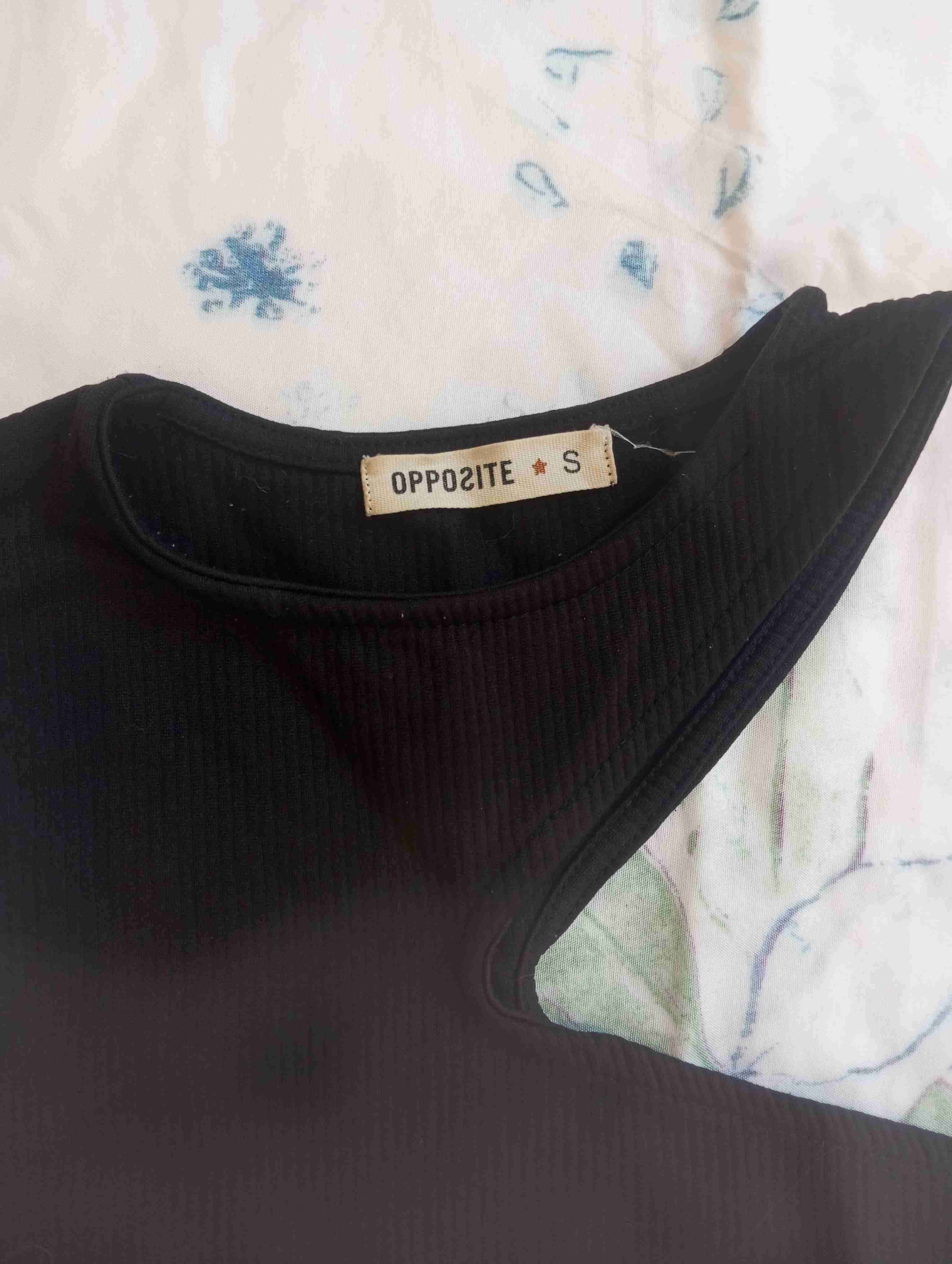 Crop asimétrico Opposite talla S