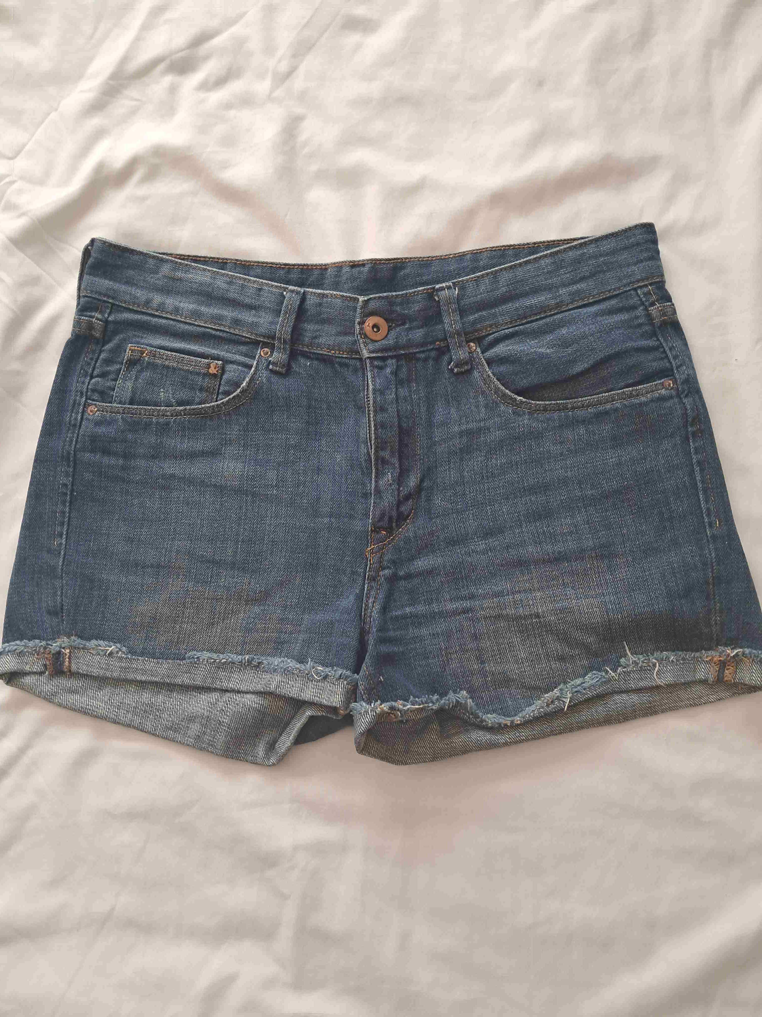 Shorts de mezclilla desgastados HyM talla 36