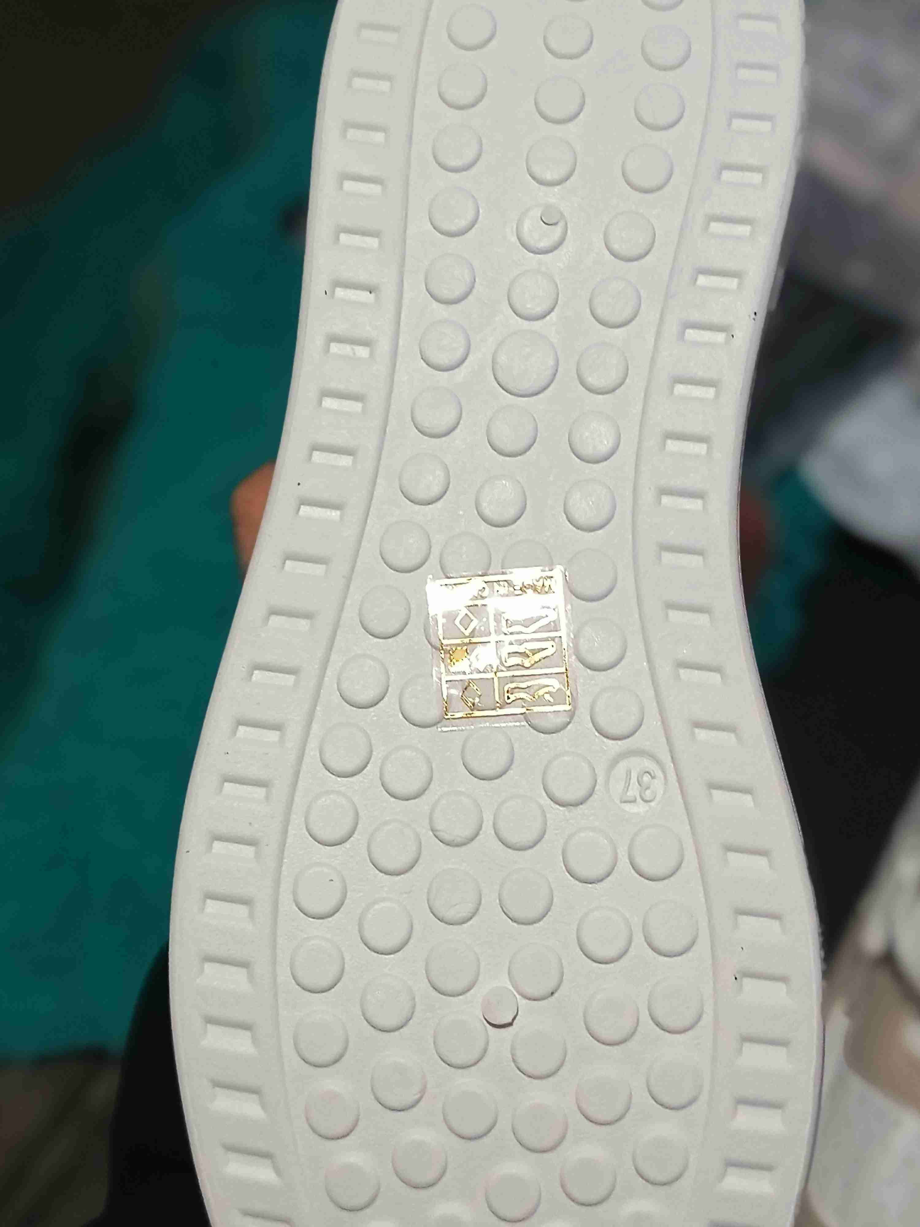 Zapatillas blancas y beige - miniatura 2