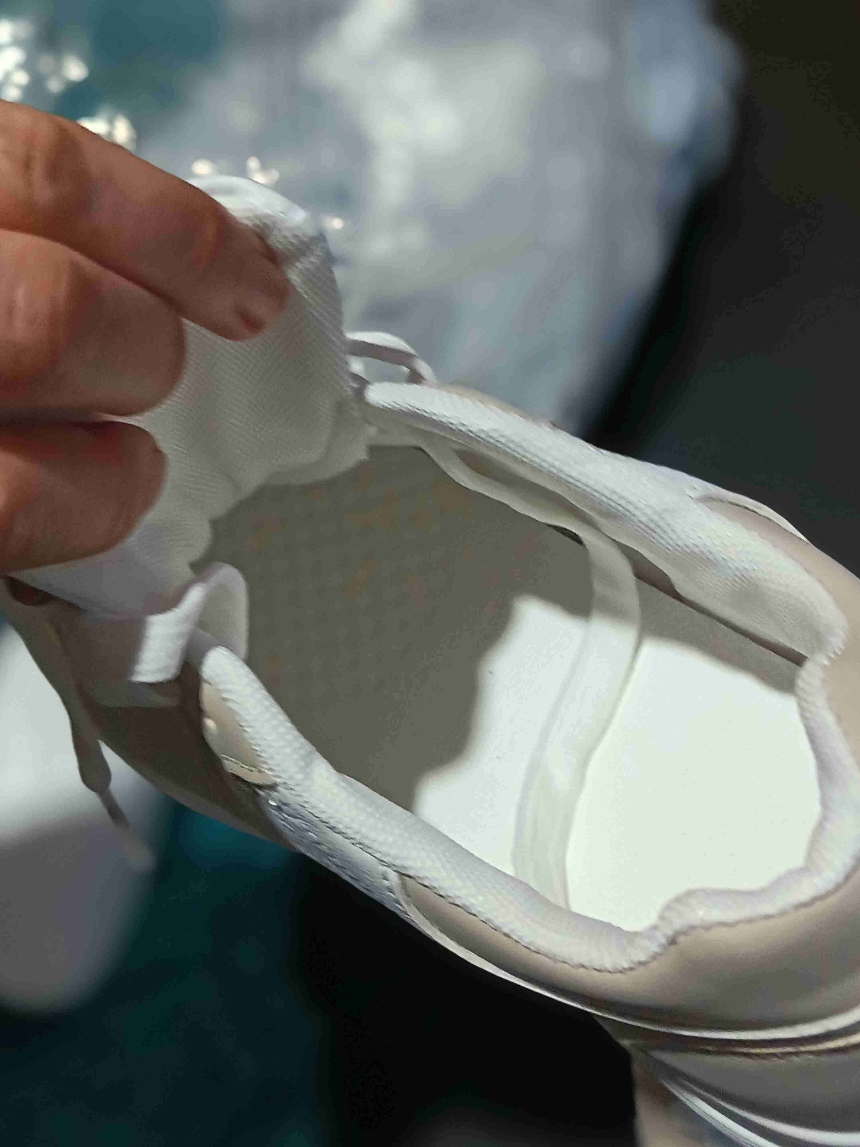 Zapatillas blancas y beige - miniatura 3