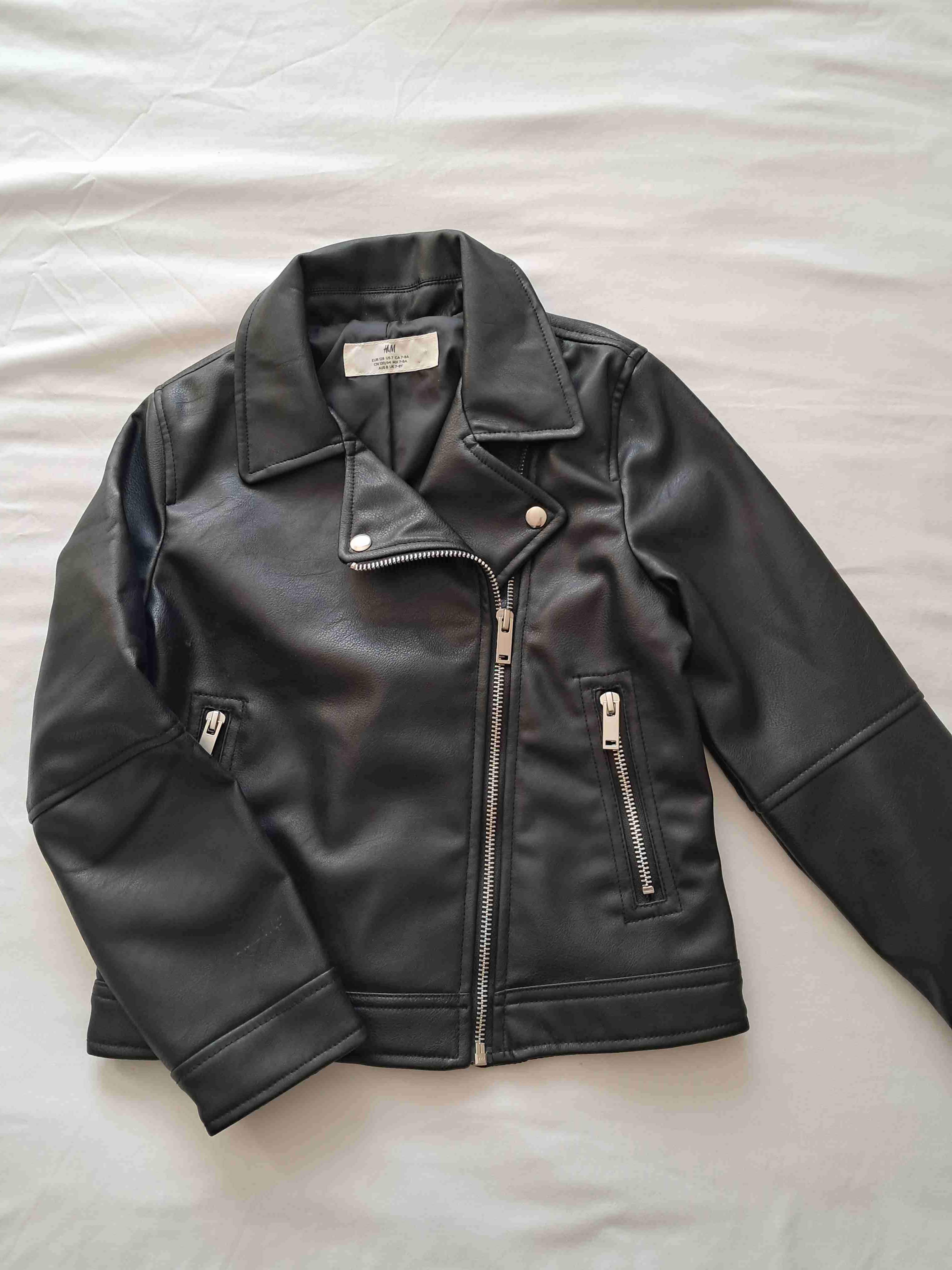 Chaqueta negra de cuero sintético HyM talla 7-8