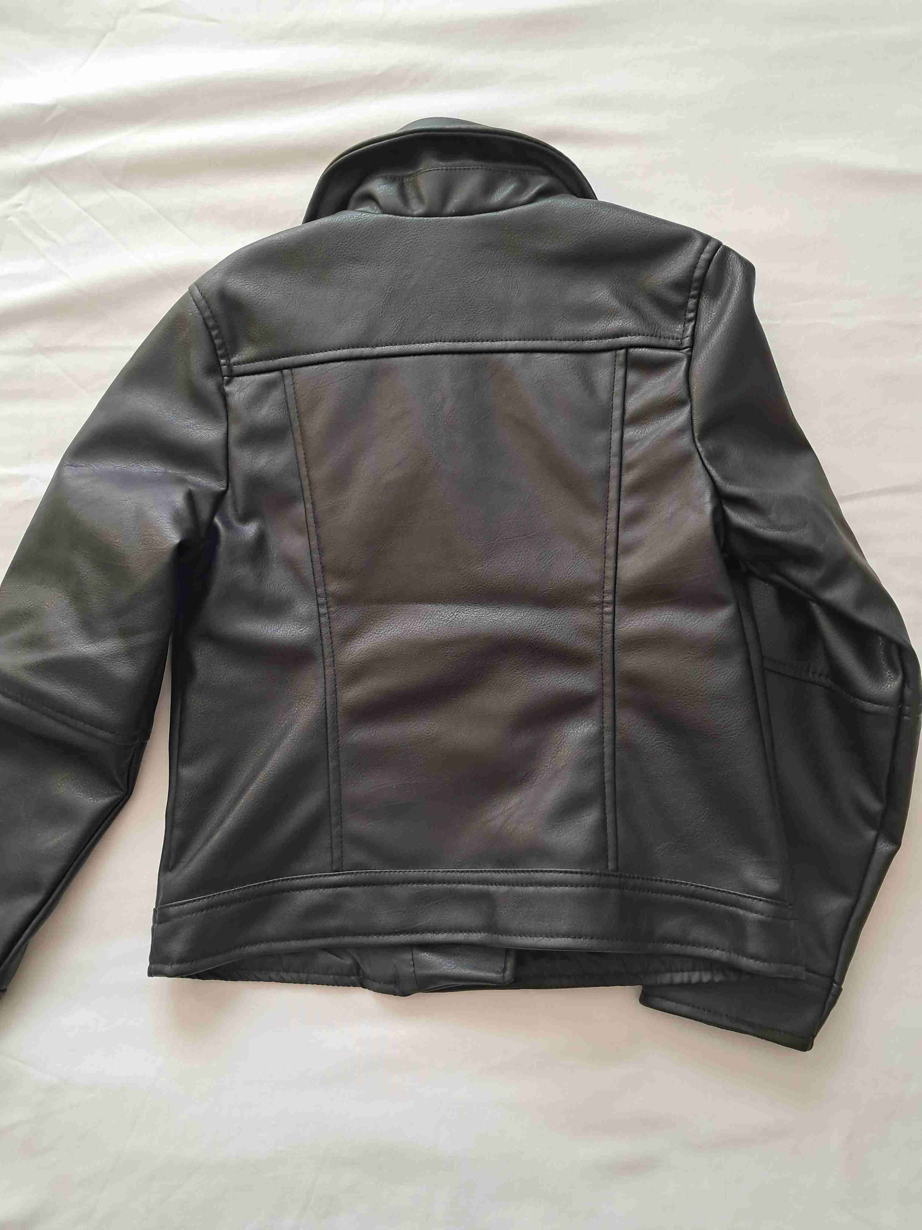 Chaqueta negra de cuero sintético HyM talla 7-8 - miniatura 2
