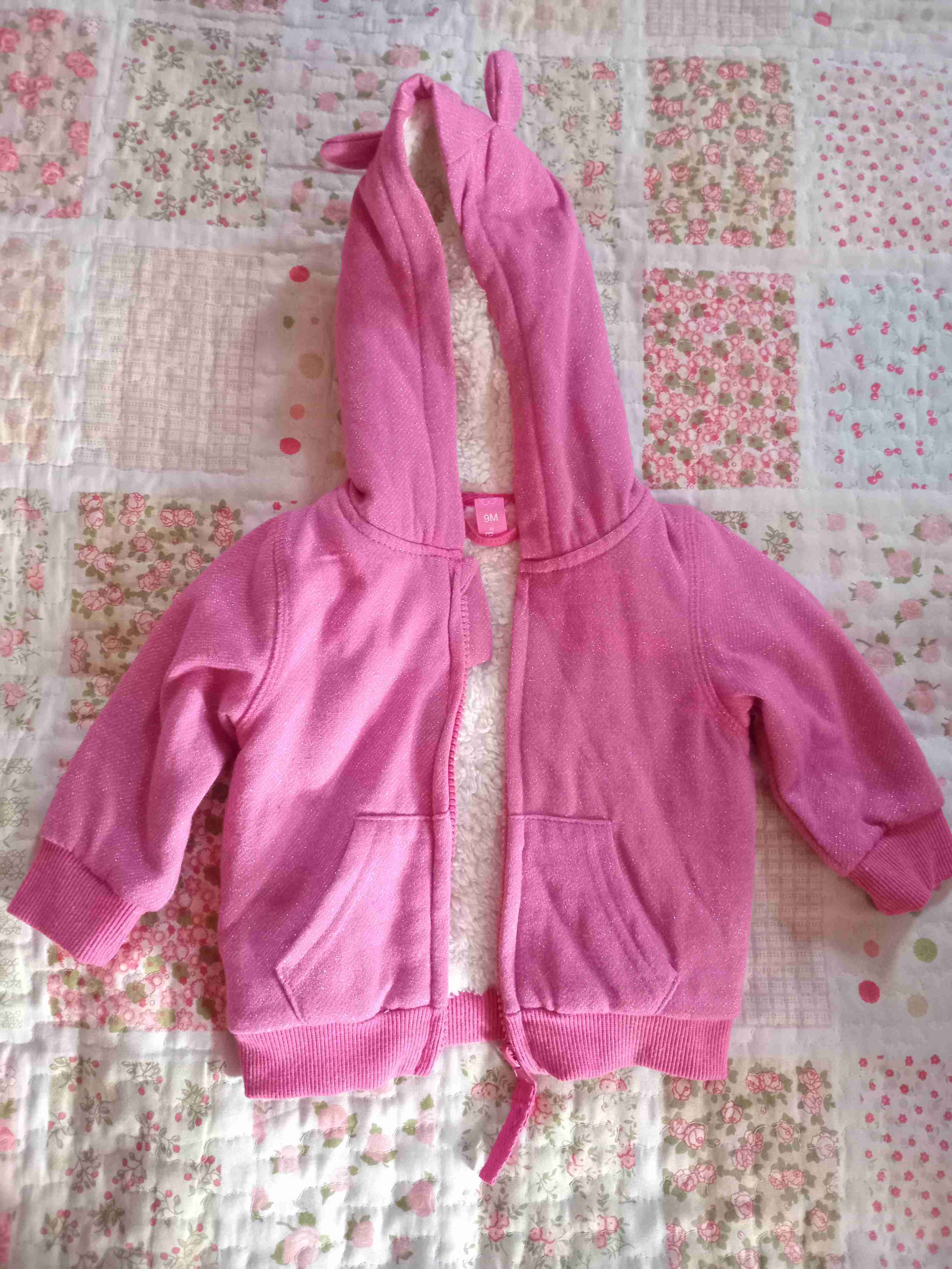 Polerón rosado con capucha orejas