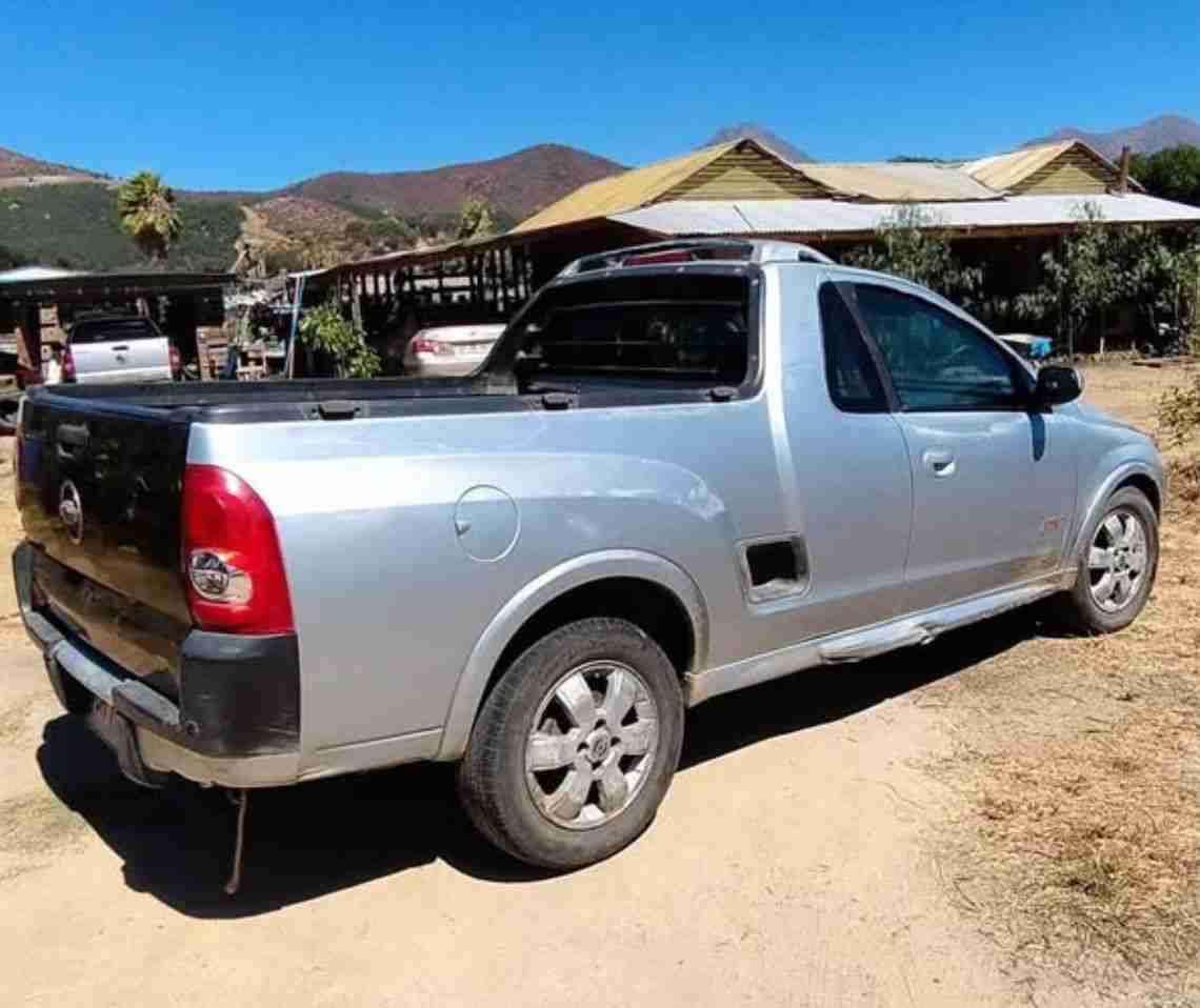 Chevrolett Montana 2010 - miniatura 3