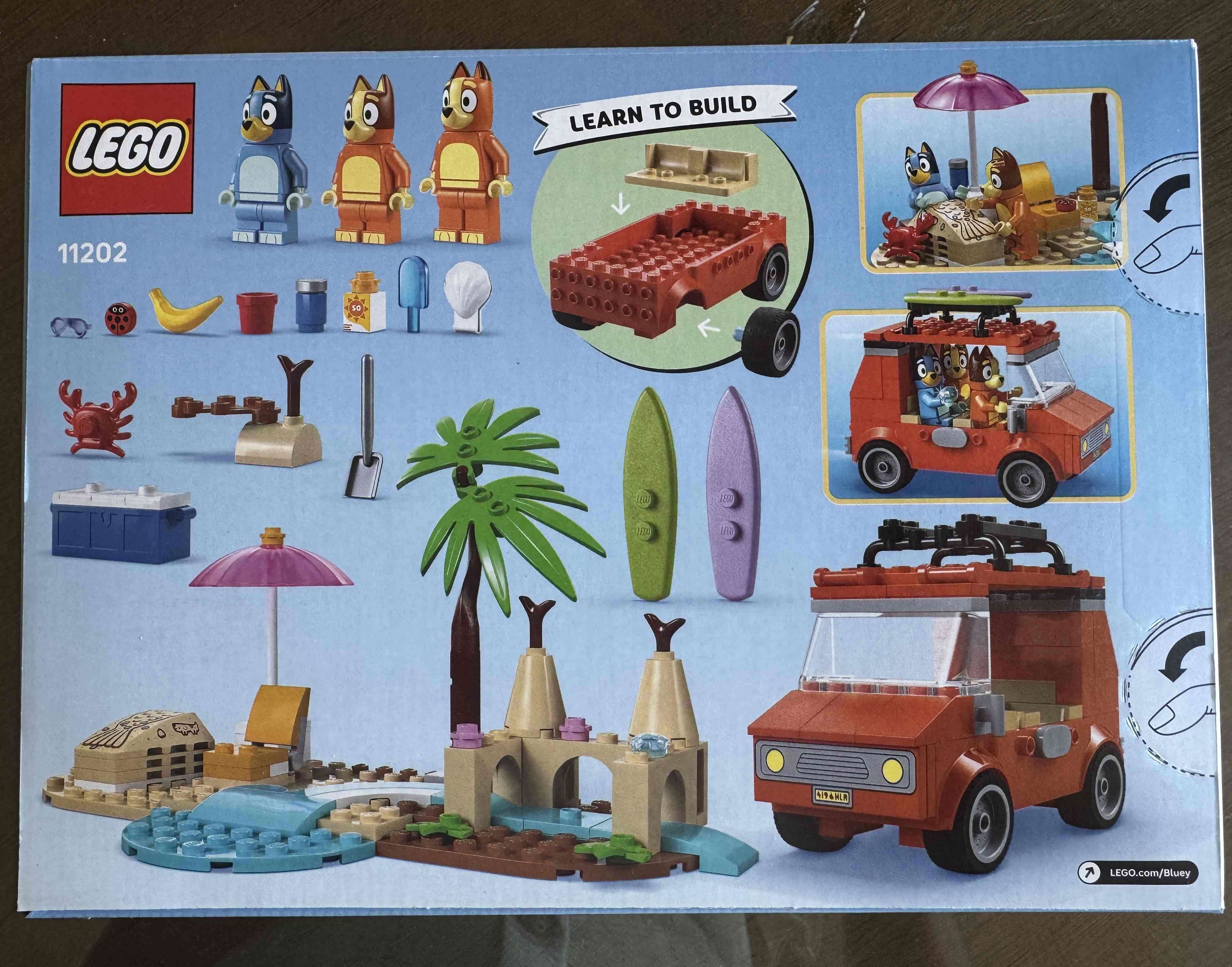 LEGO Bluey Playa y Auto Familiar - miniatura 3