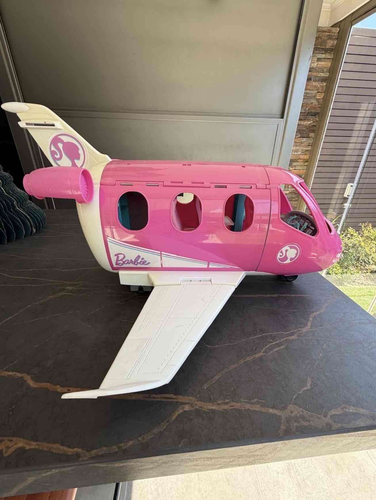 Avión de Barbie color rosa - miniatura 2