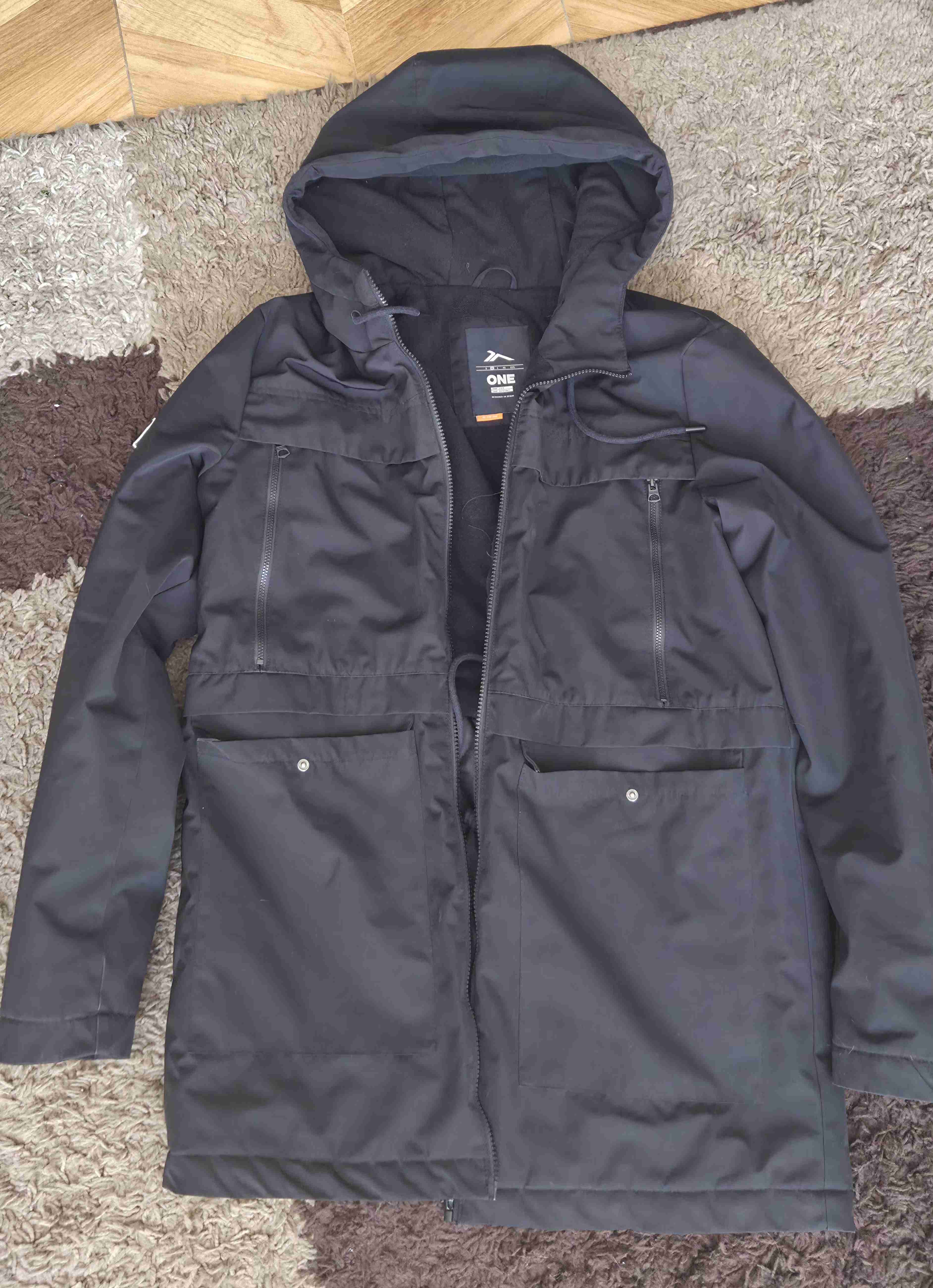 Parka negra impermeable con capucha - miniatura 2
