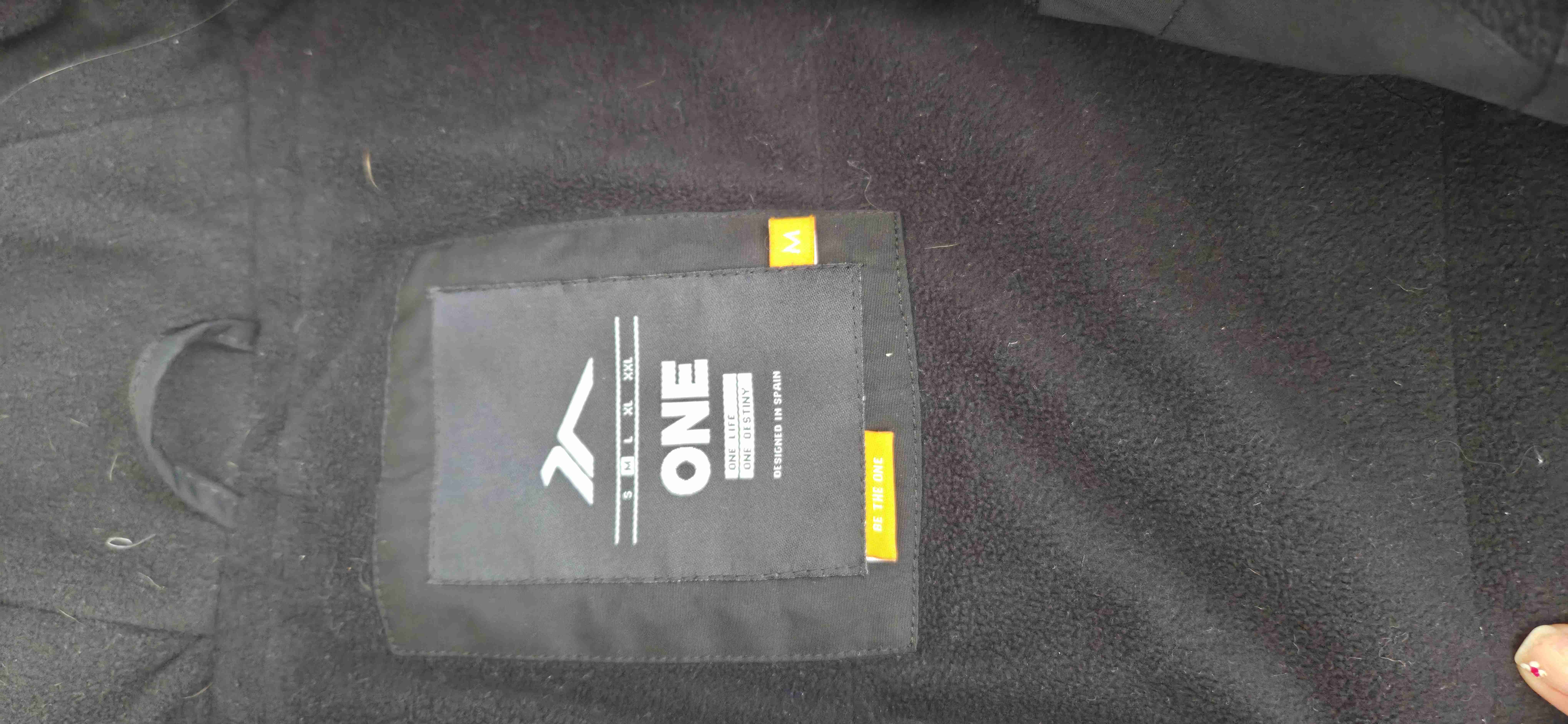 Parka negra impermeable con capucha - miniatura 3