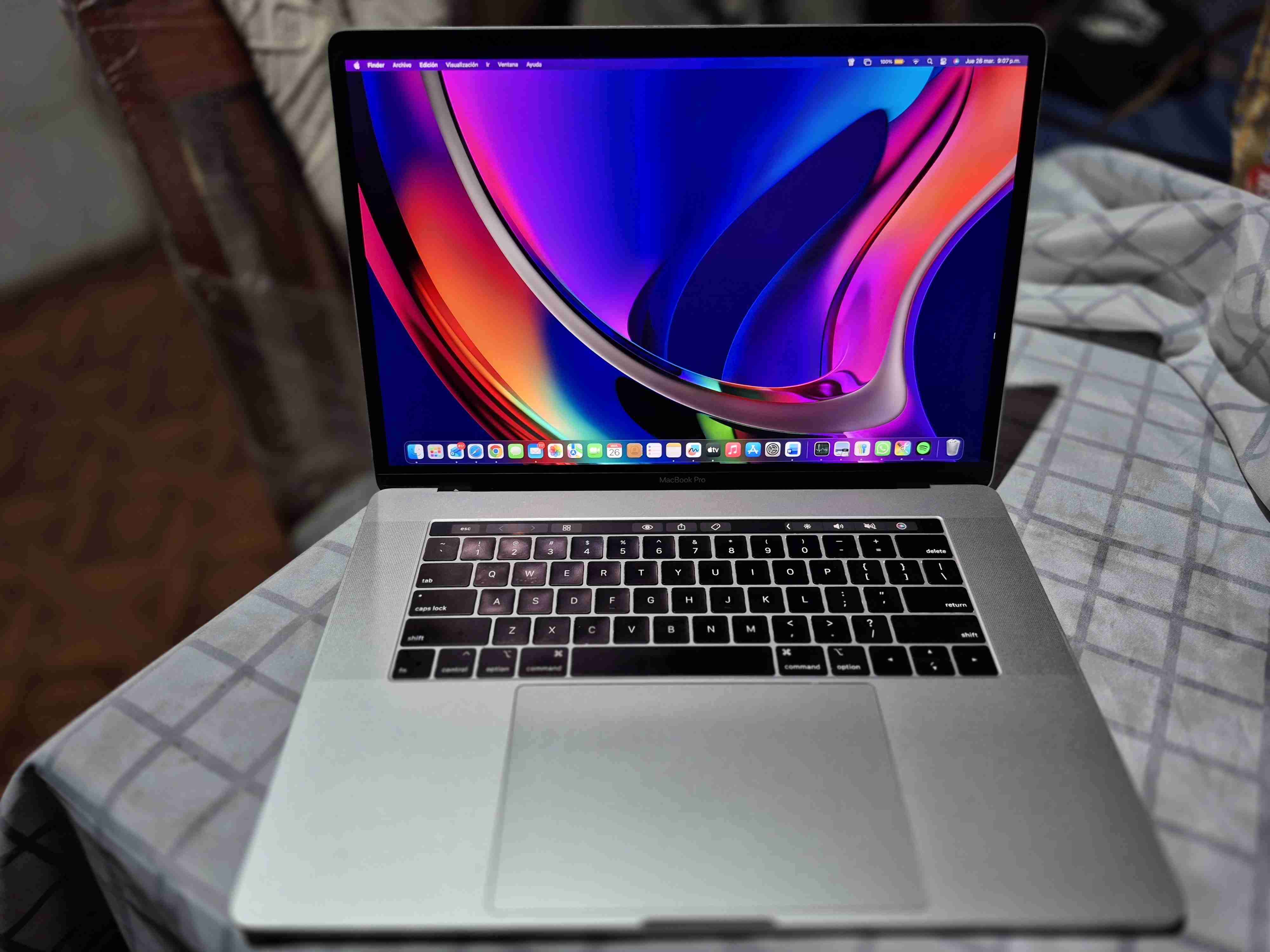 MacBook Pro 15 pulgadas 2019 - miniatura 3