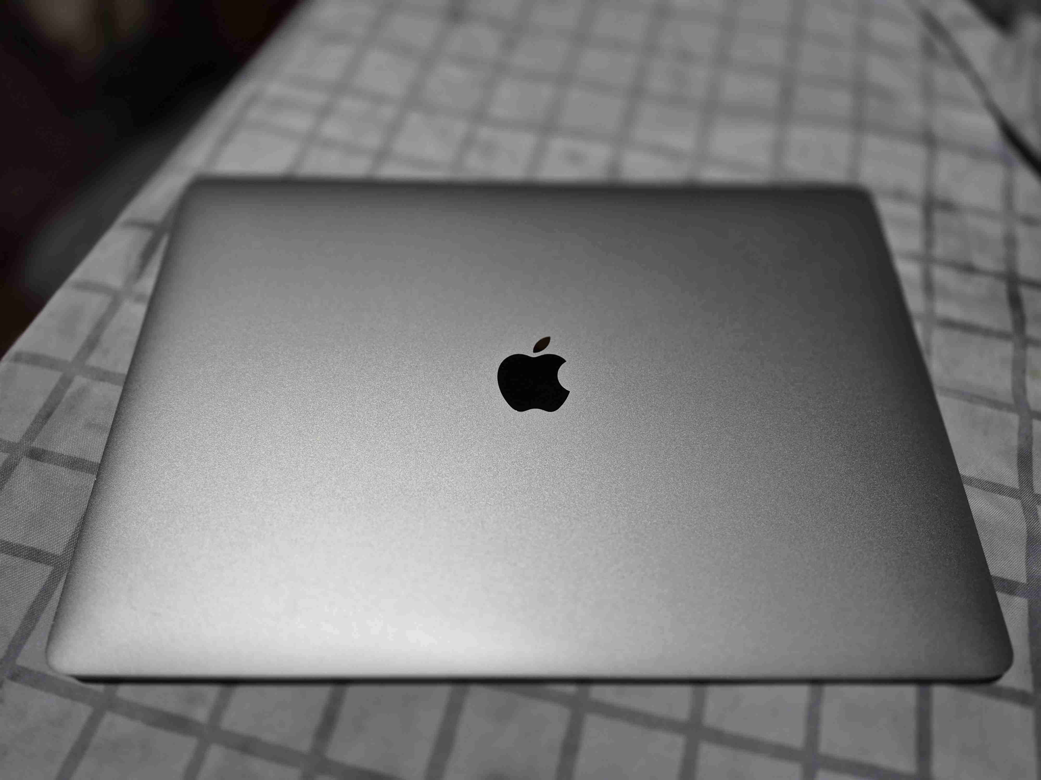 MacBook Pro 15 pulgadas 2019 - miniatura 4