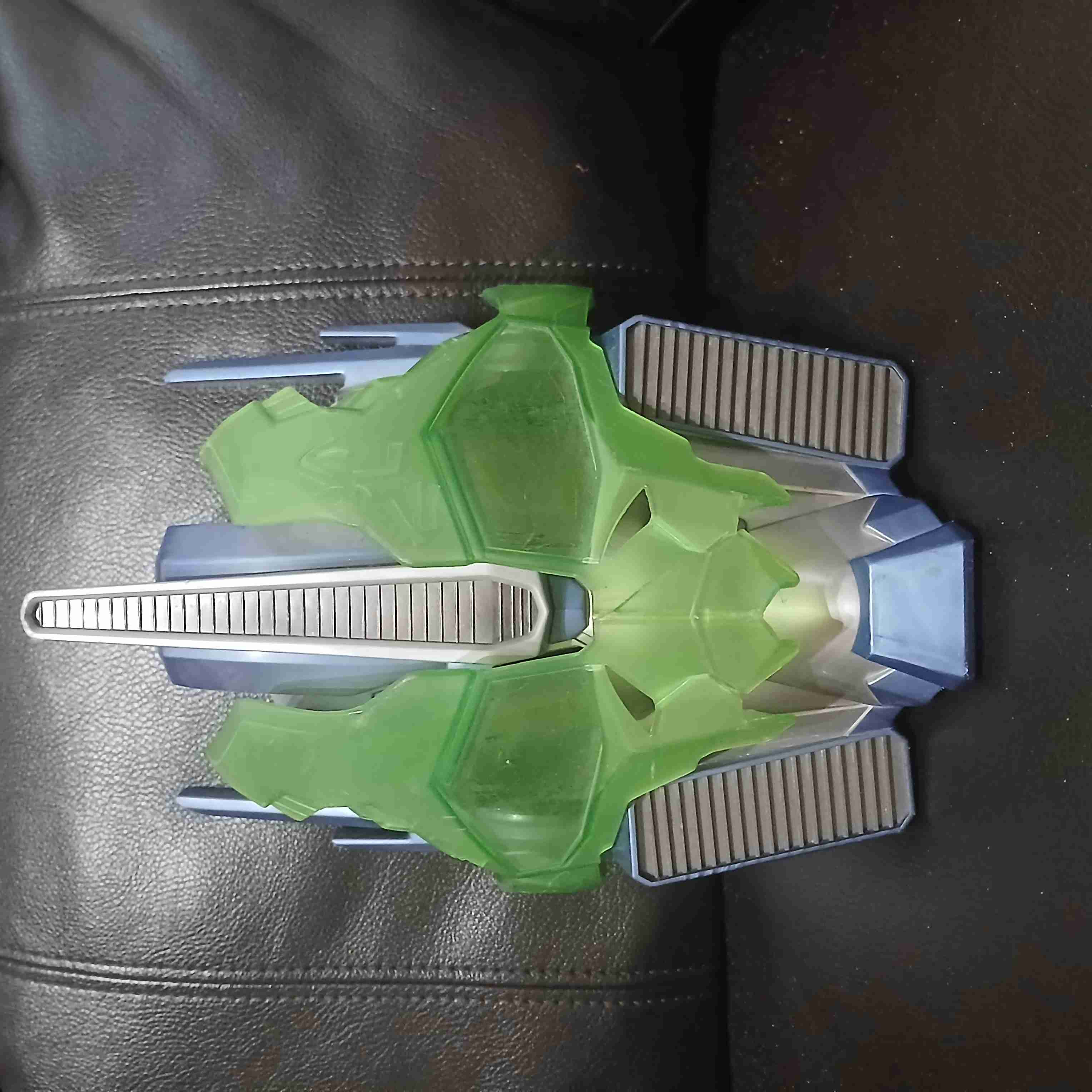 Máscara de juguete futurista