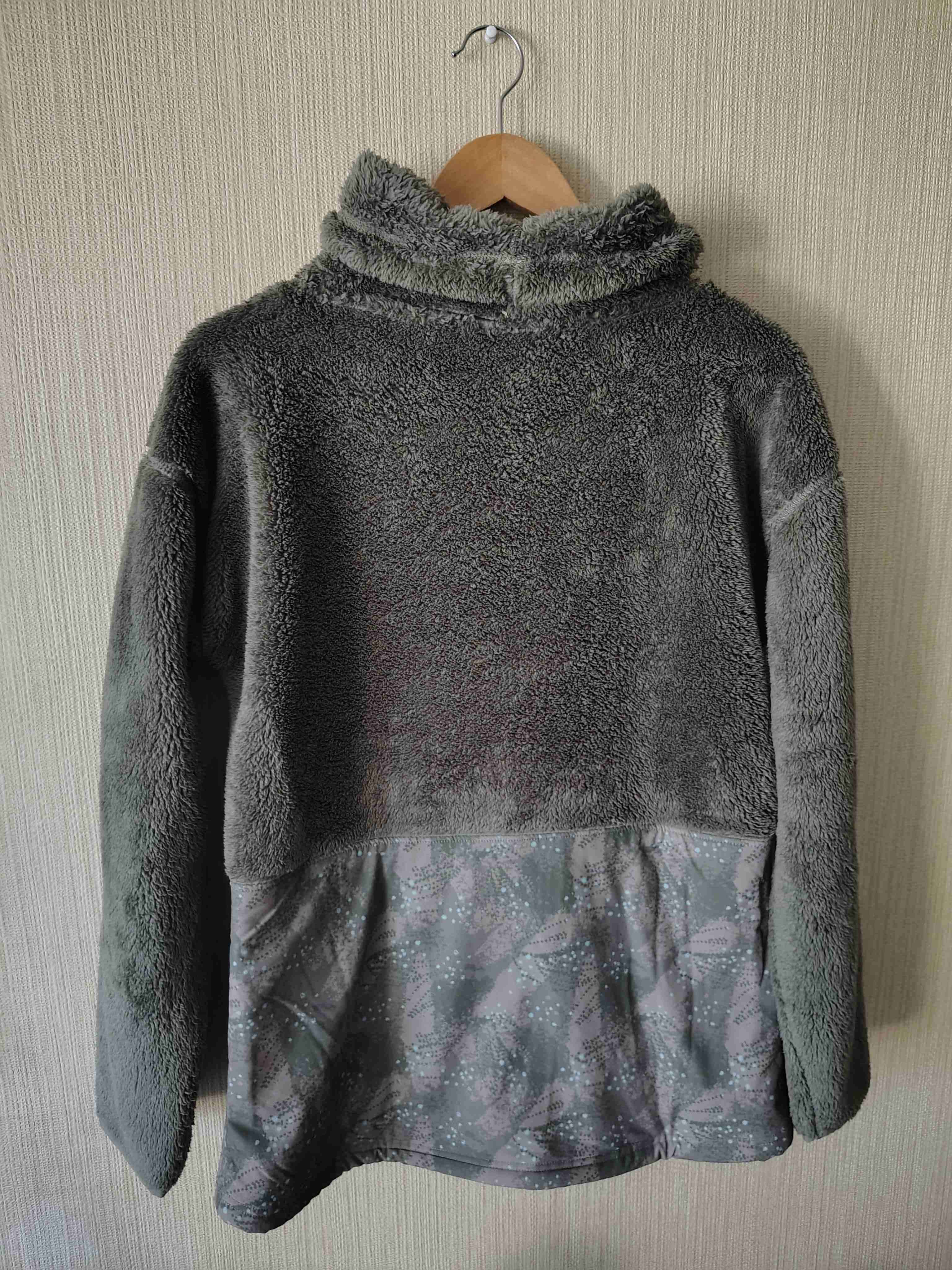 Polerón de lana color verde con cuello alto - miniatura 2