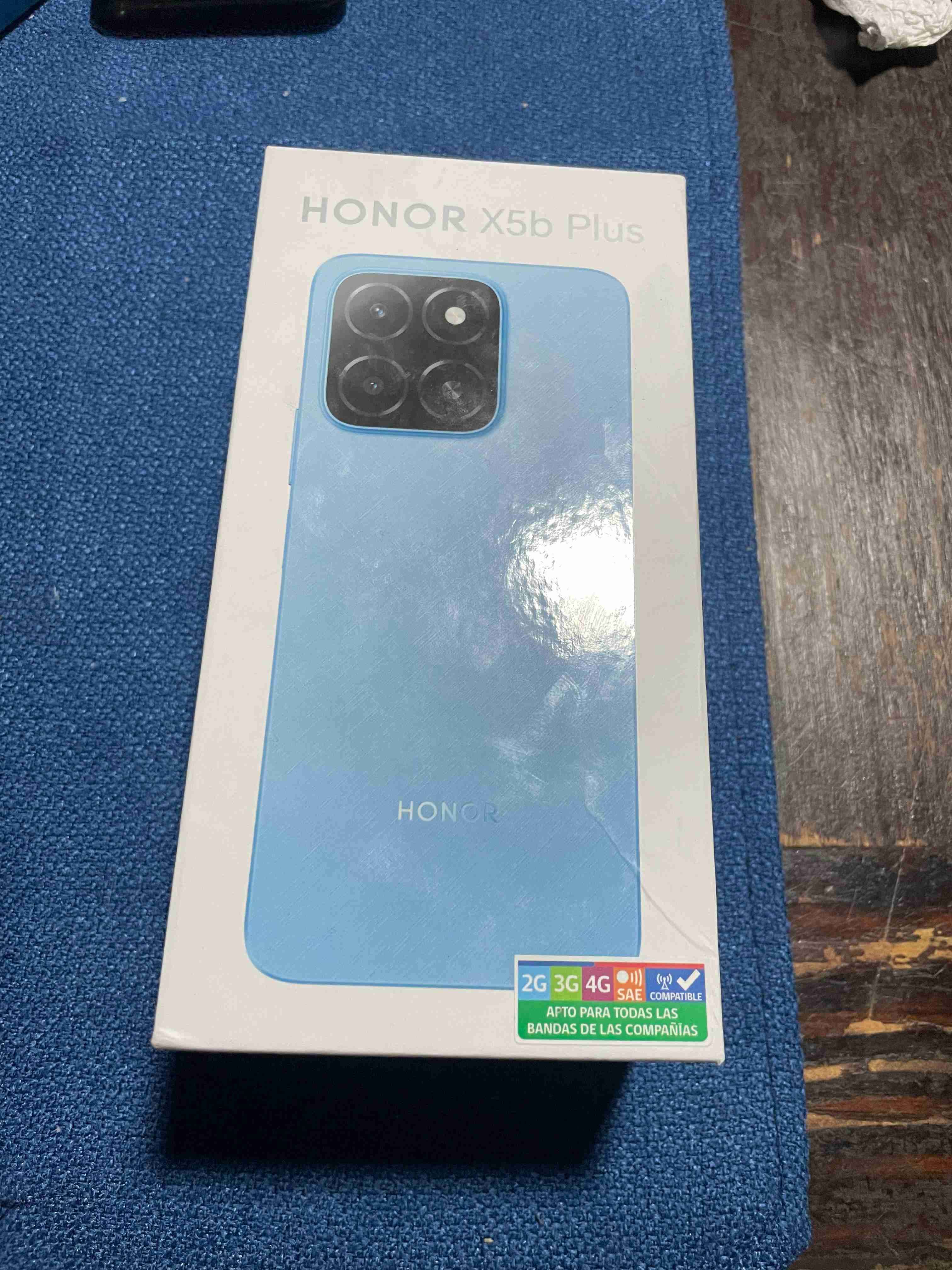 Celular negro con caja - miniatura 4