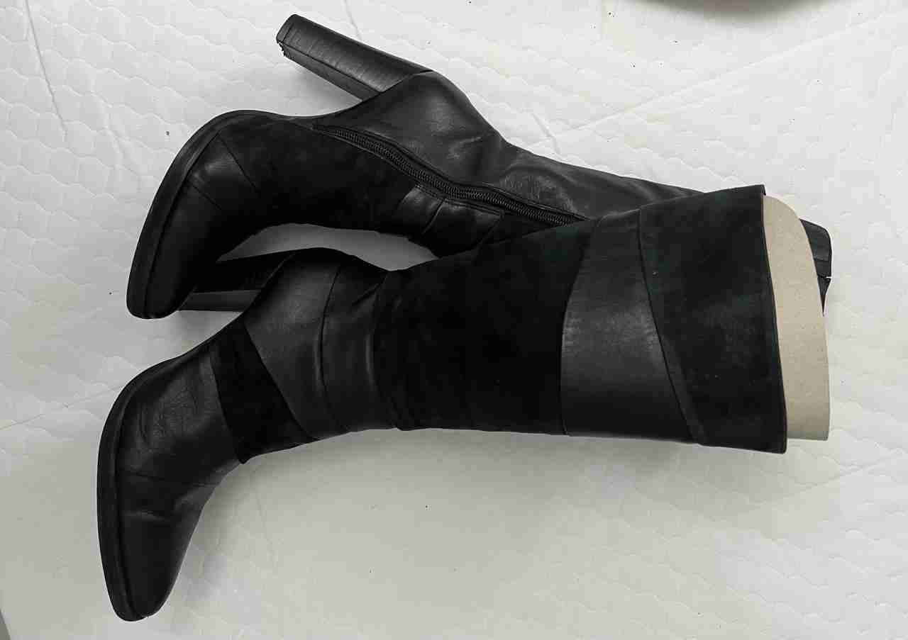 Botas largas negras de cuero