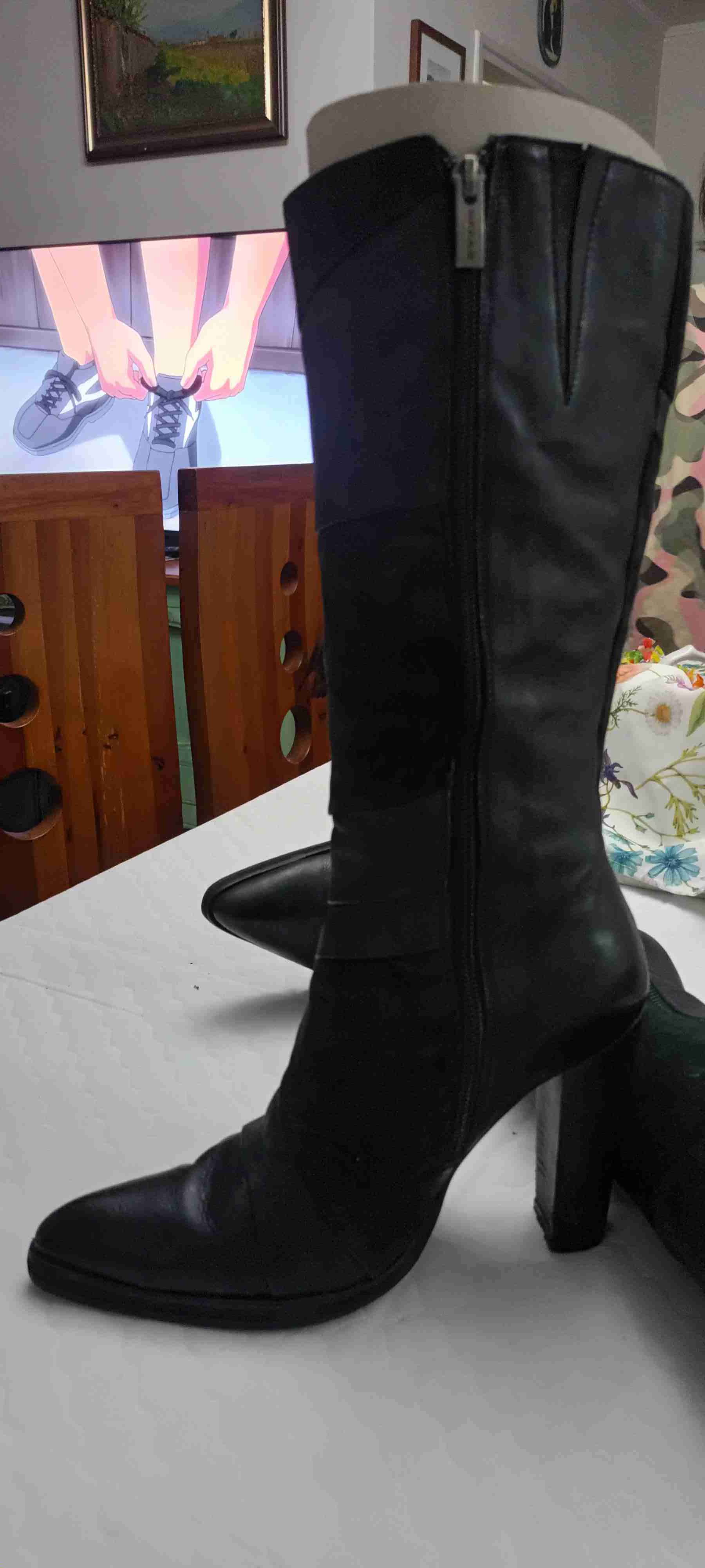 Botas largas negras de cuero - miniatura 2