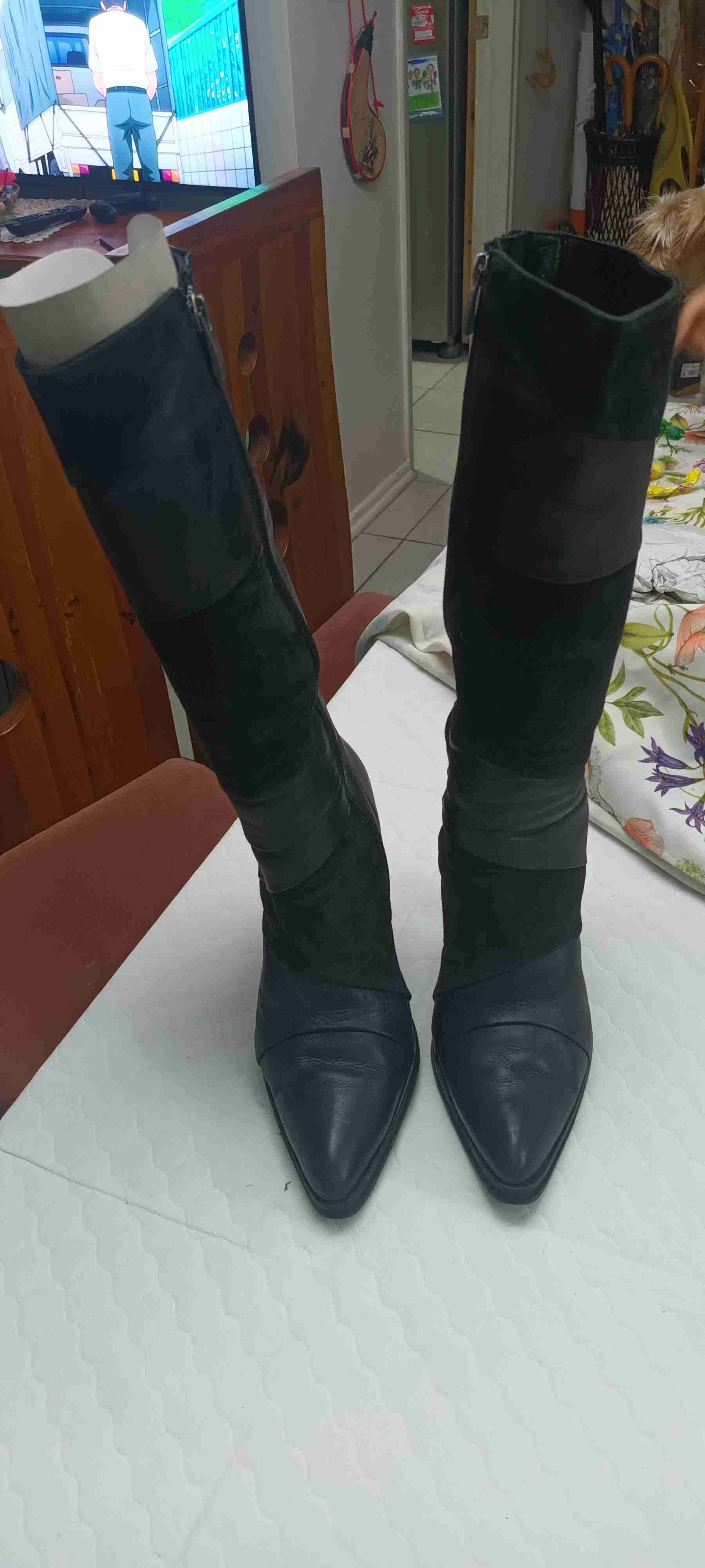 Botas largas negras de cuero - miniatura 3