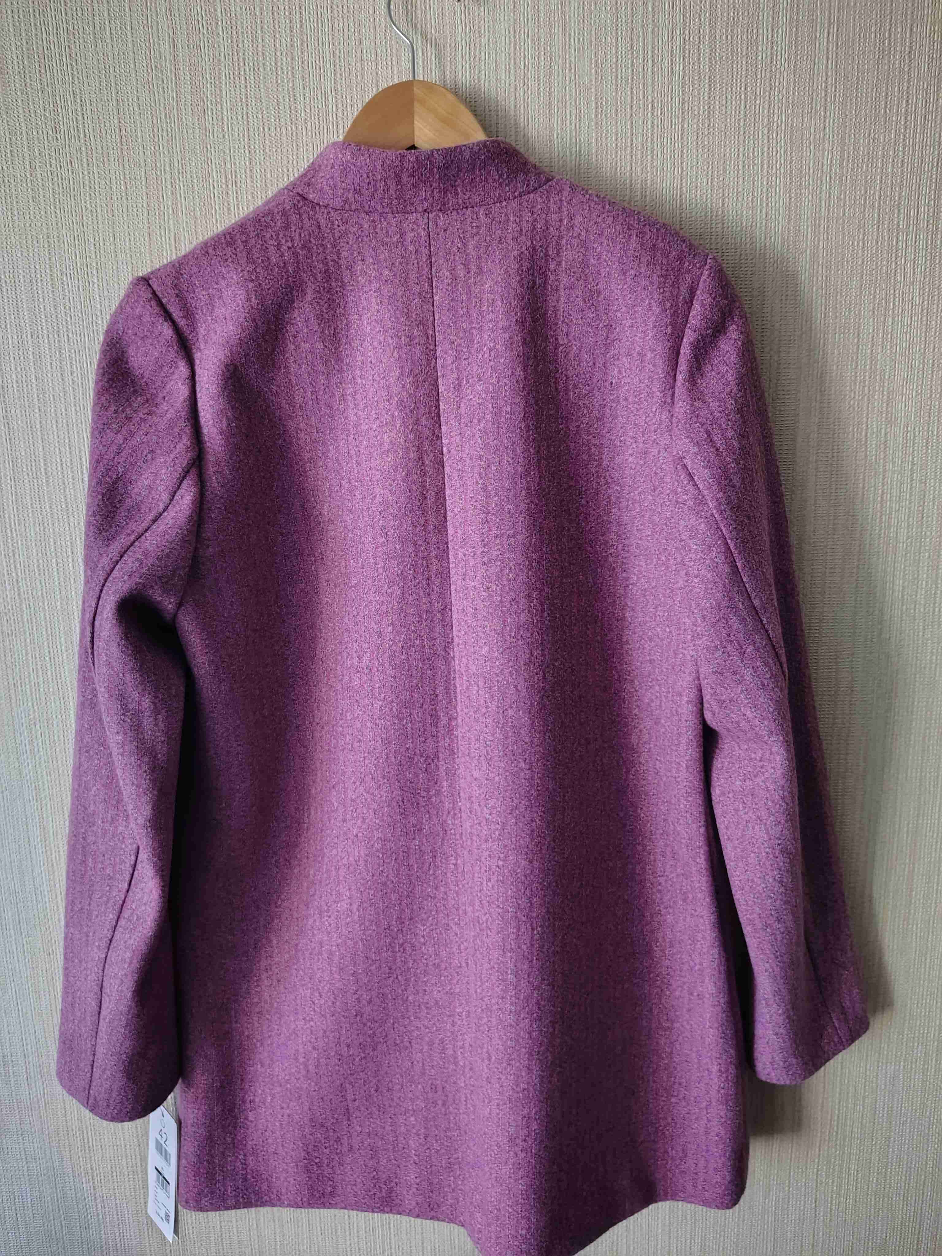 Abrigo morado con cuello alto - miniatura 2