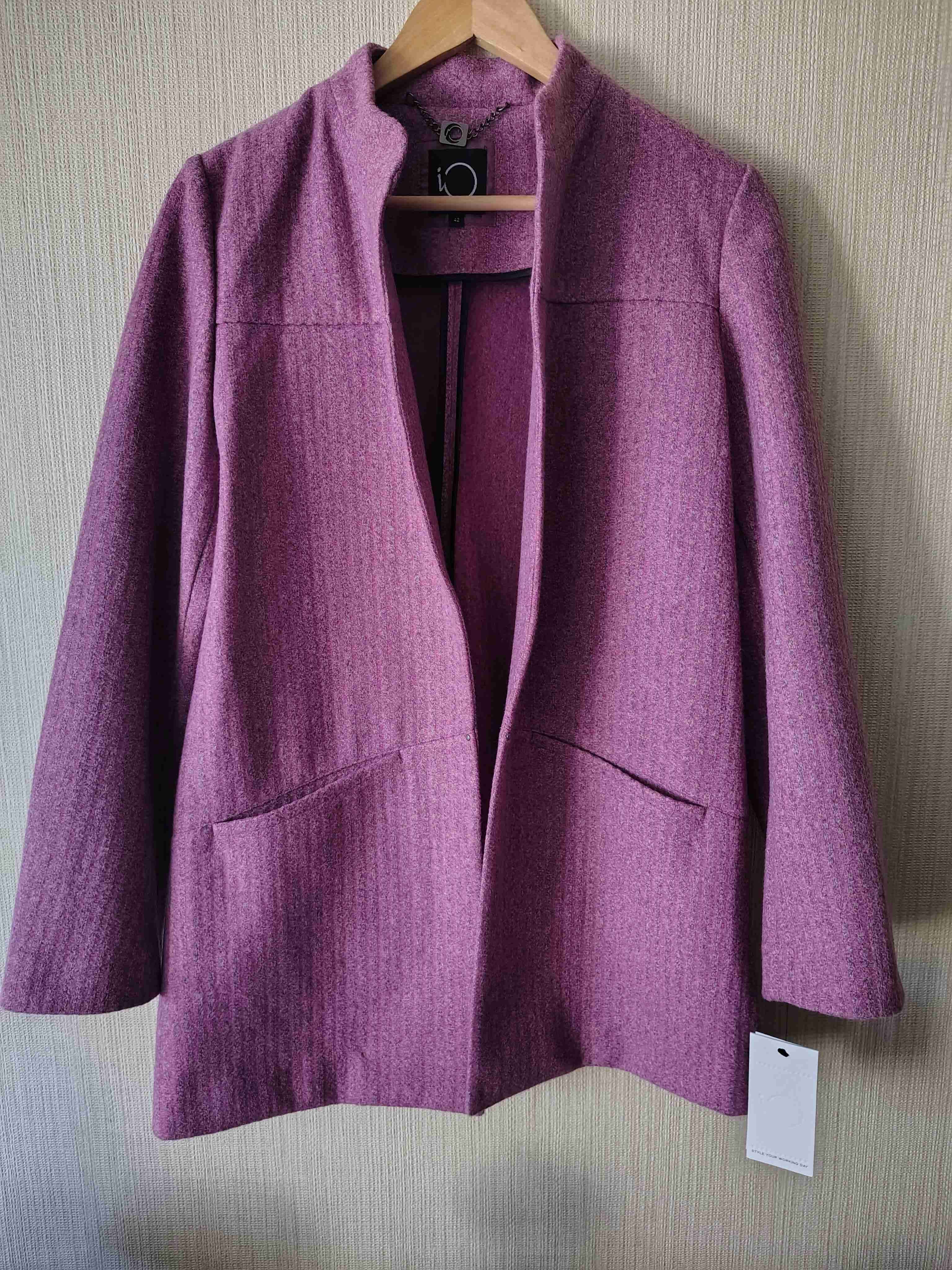 Abrigo morado con cuello alto - miniatura 4