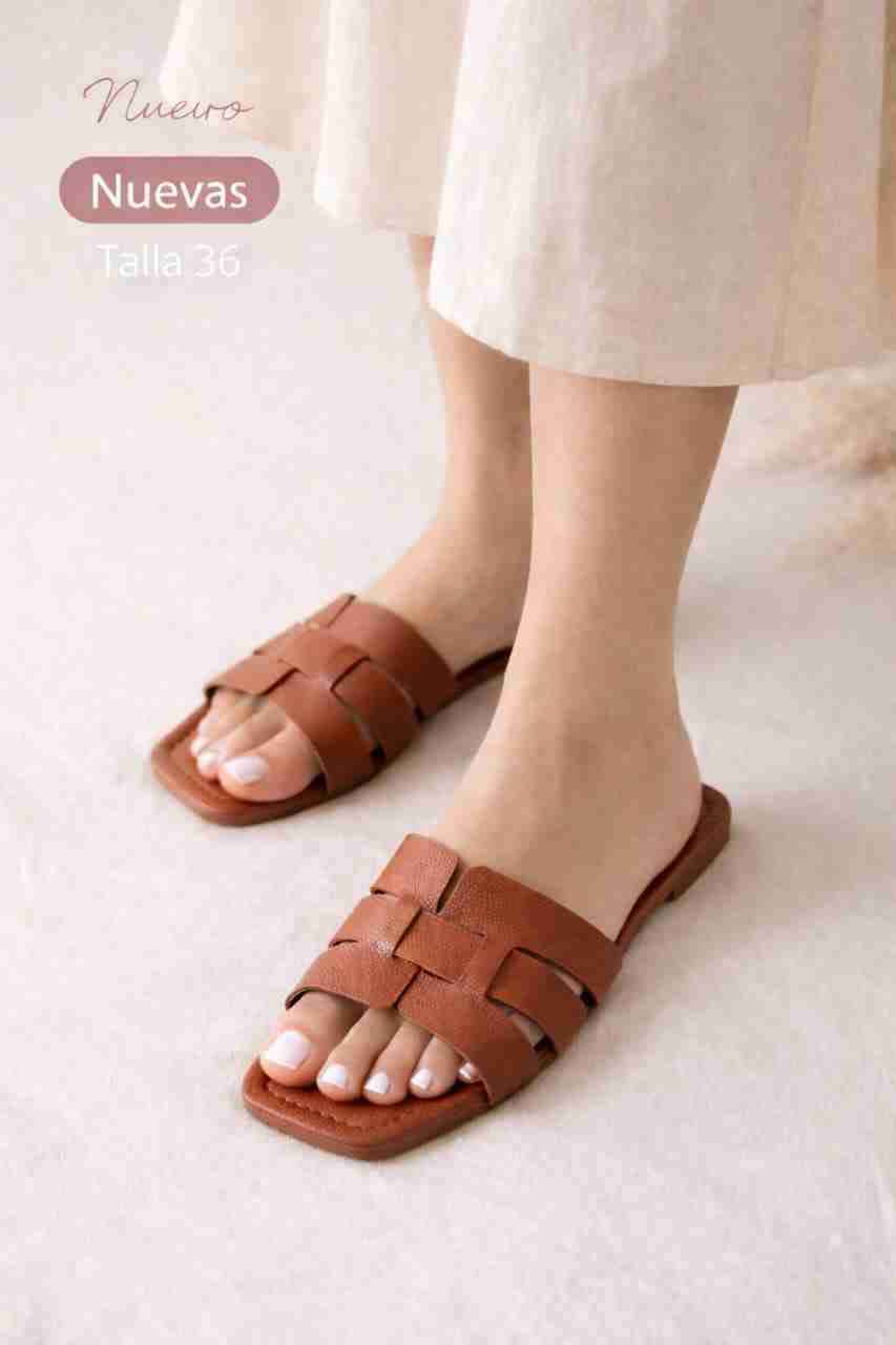 Sandalias planas marrones talla 36