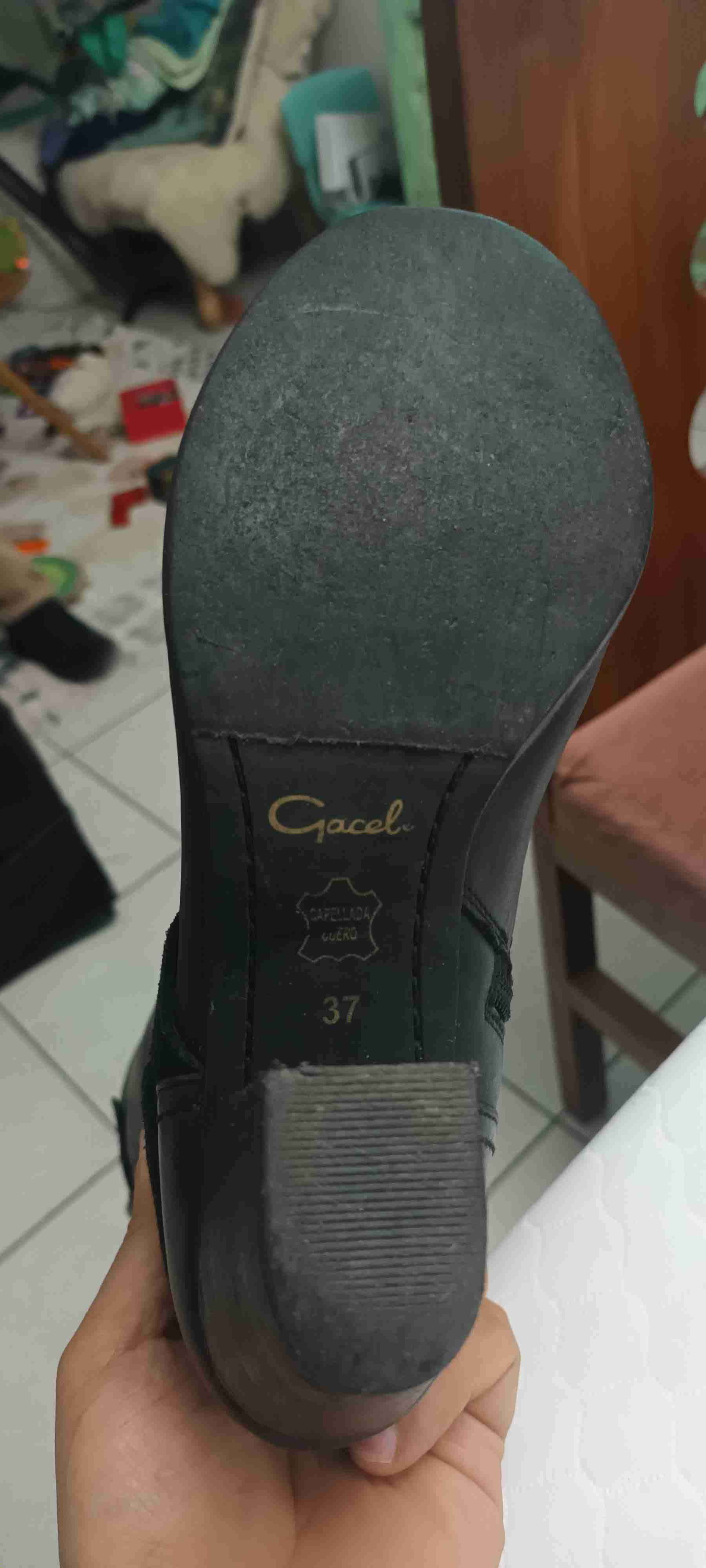 Botas negras de cuero alto - miniatura 3