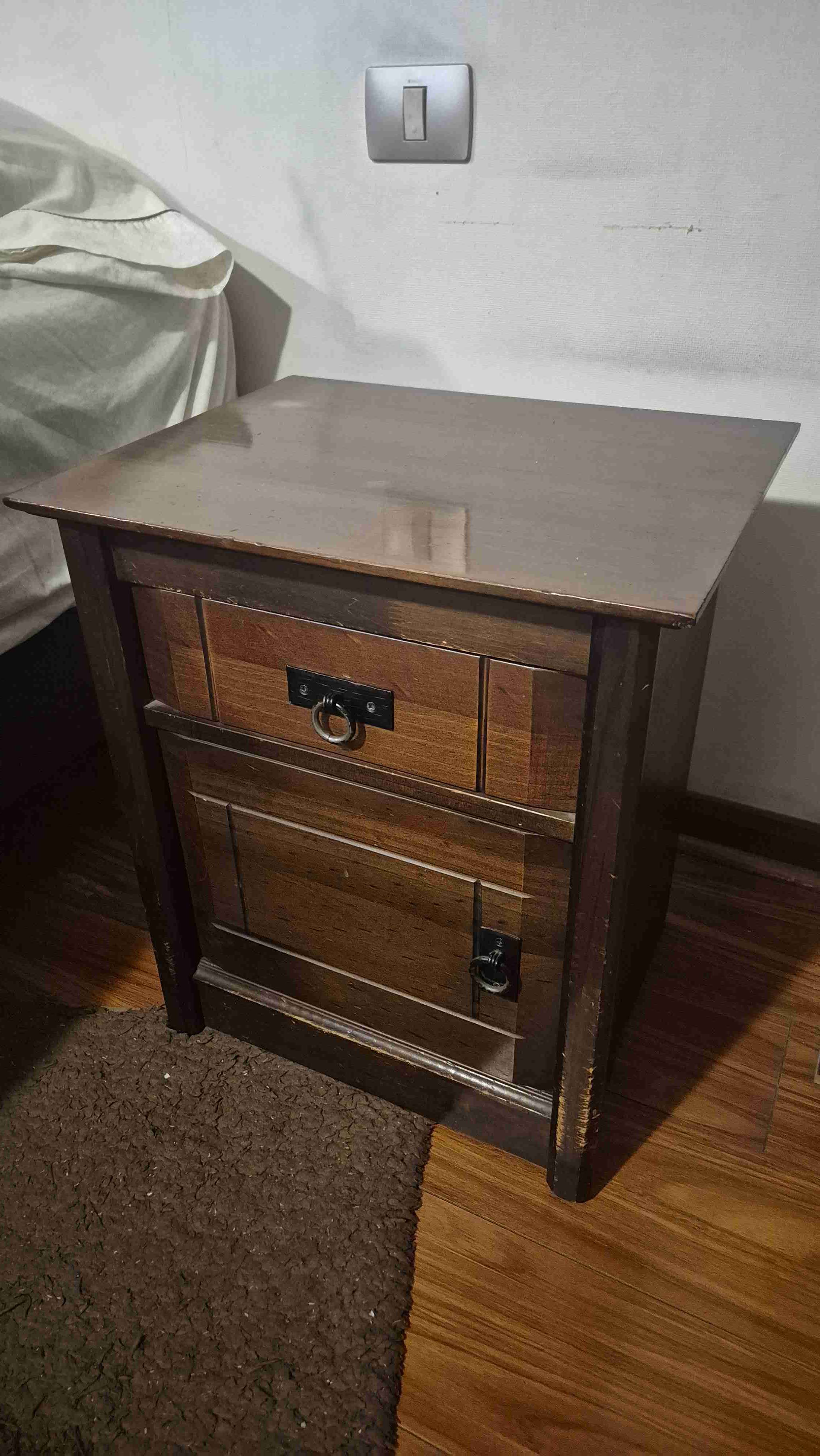 Velador de madera estilo rústico - miniatura 2