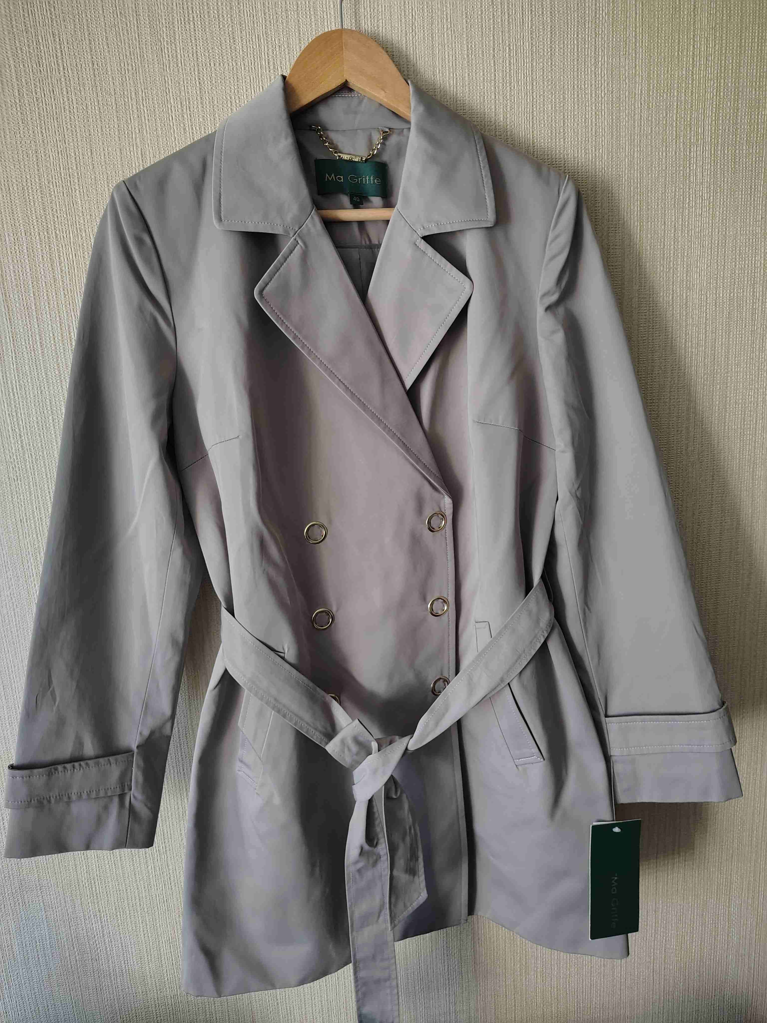 Trench gris verde con cinturón Ma Griffe