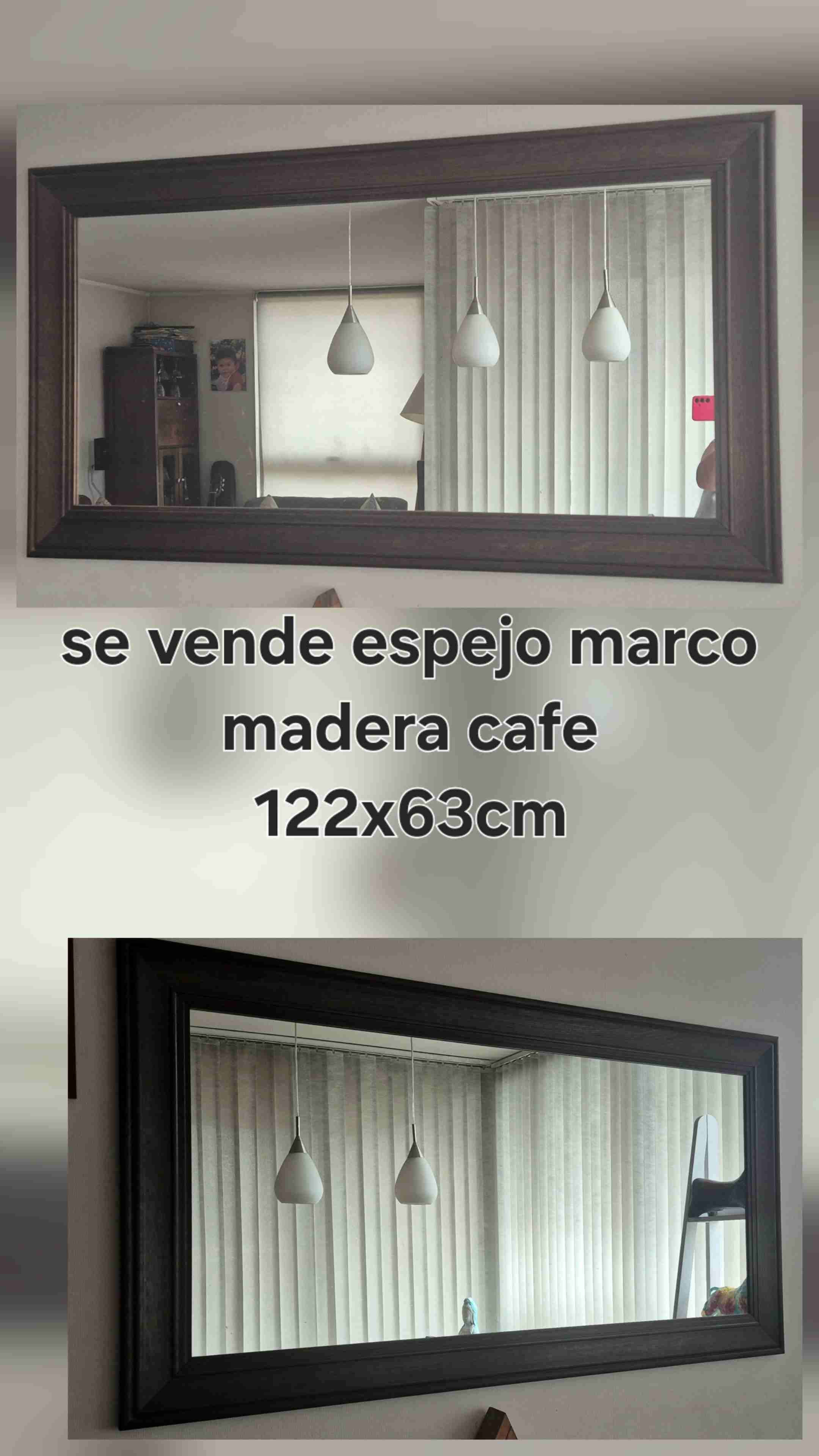 Espejo con marco de madera café