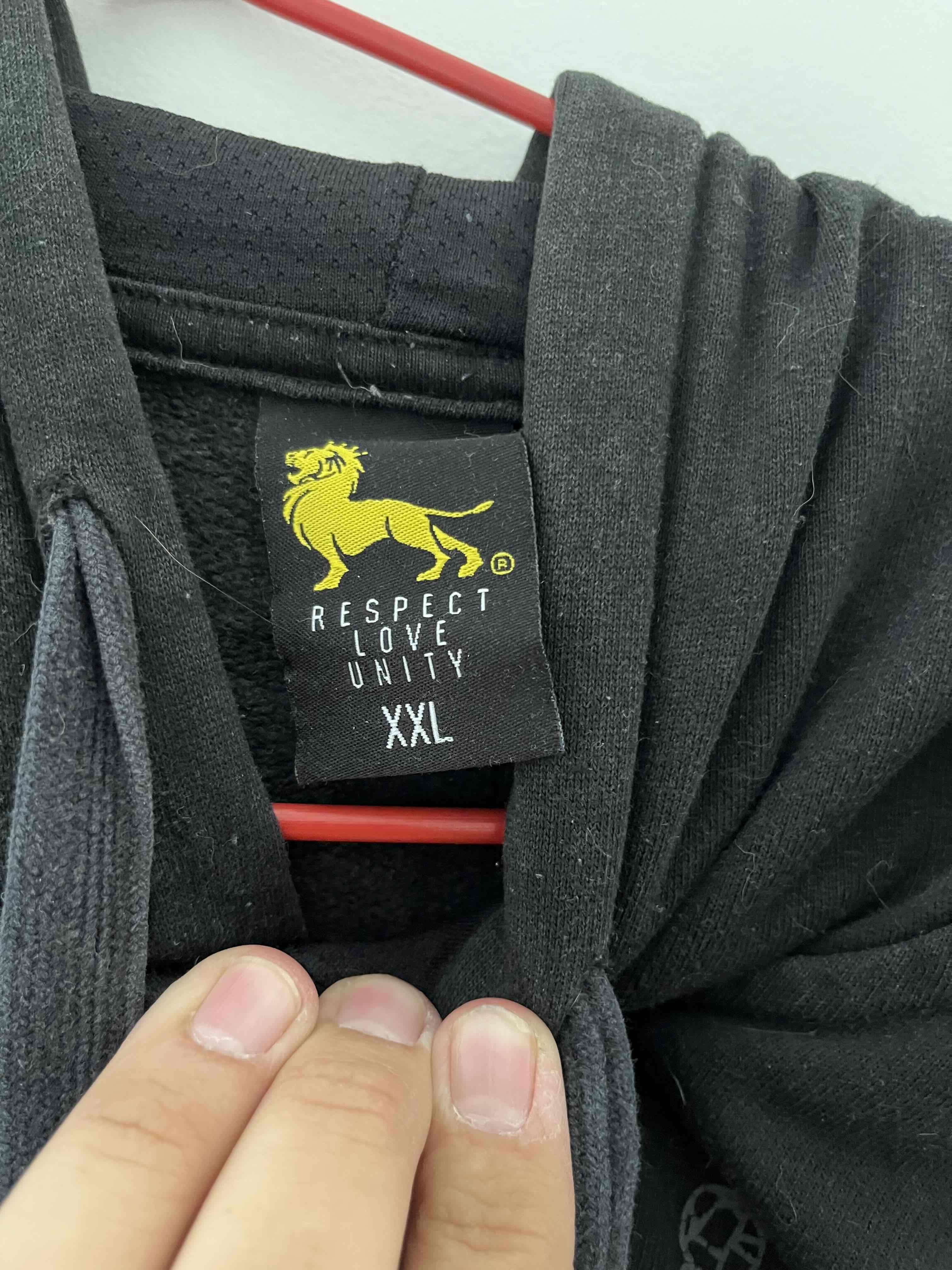Polerón negro con diseño león - miniatura 2