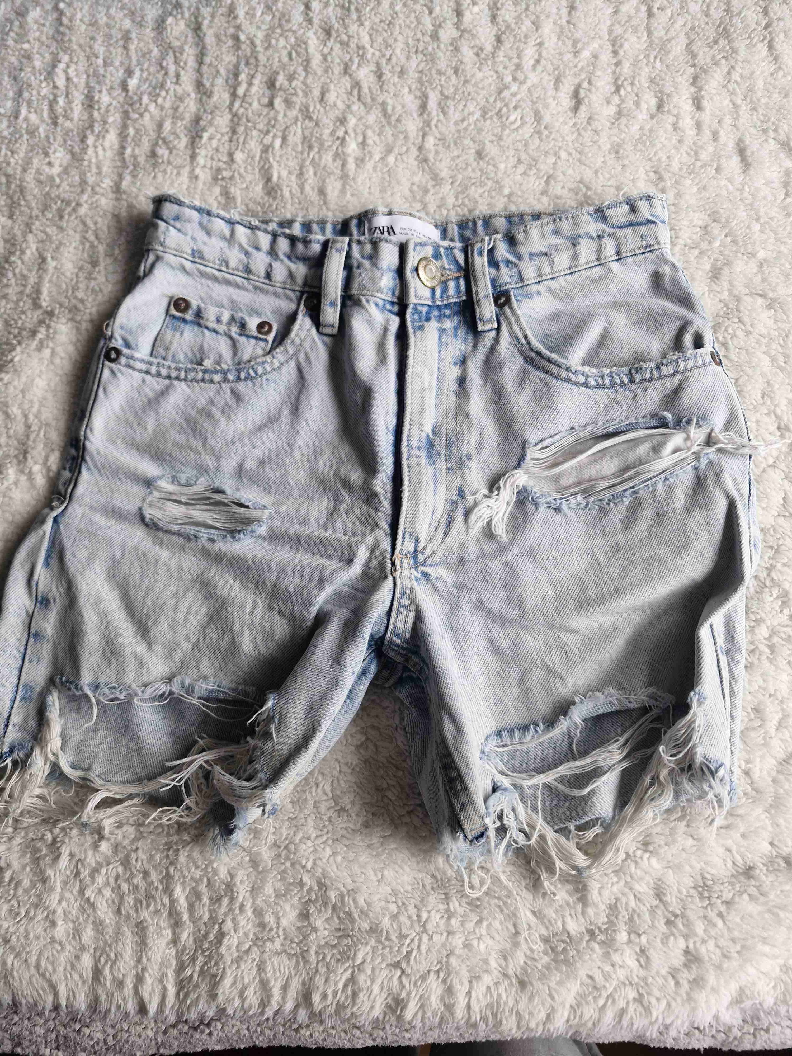 Shorts de mezclilla rotos