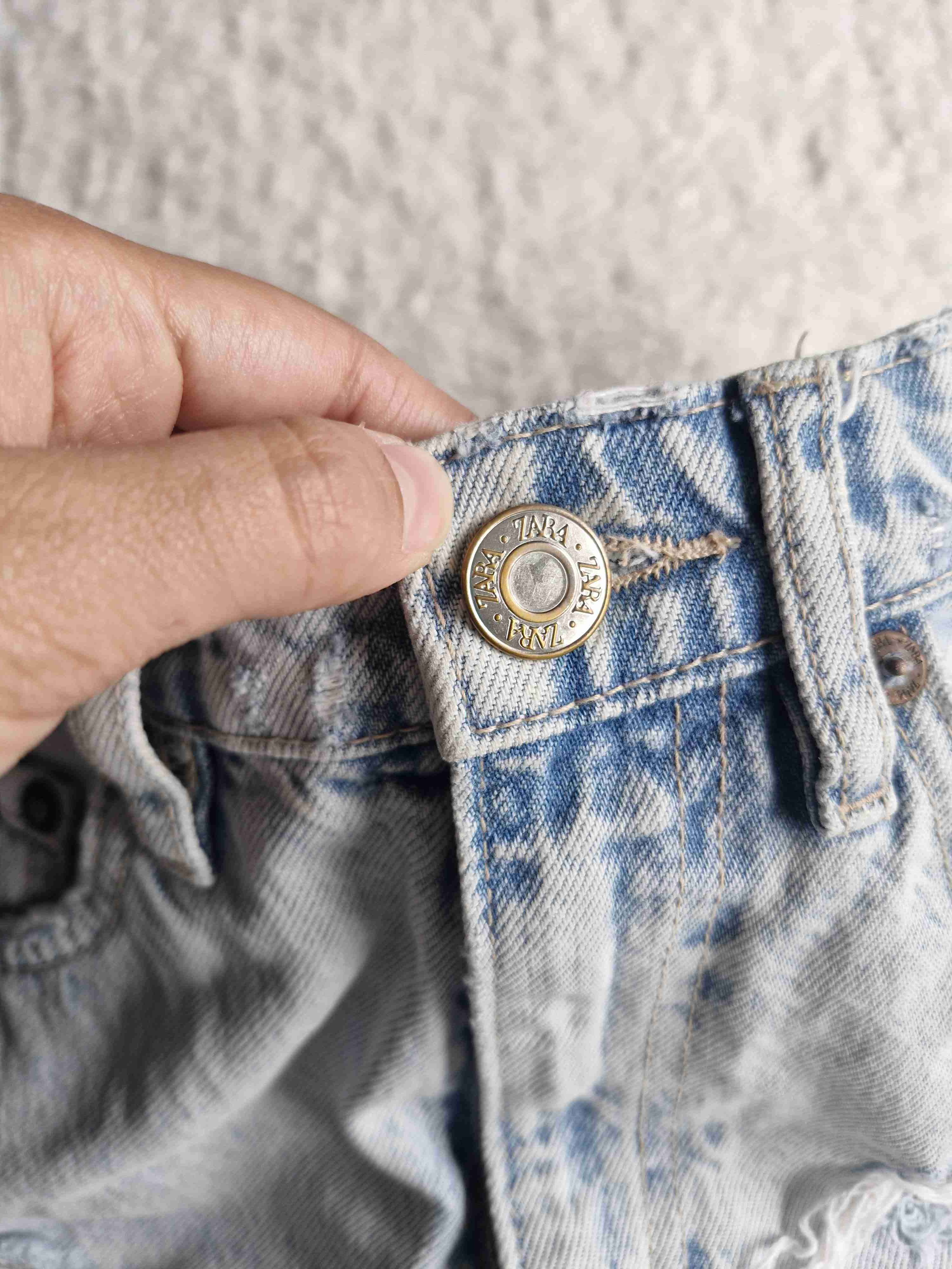 Shorts de mezclilla rotos - miniatura 2