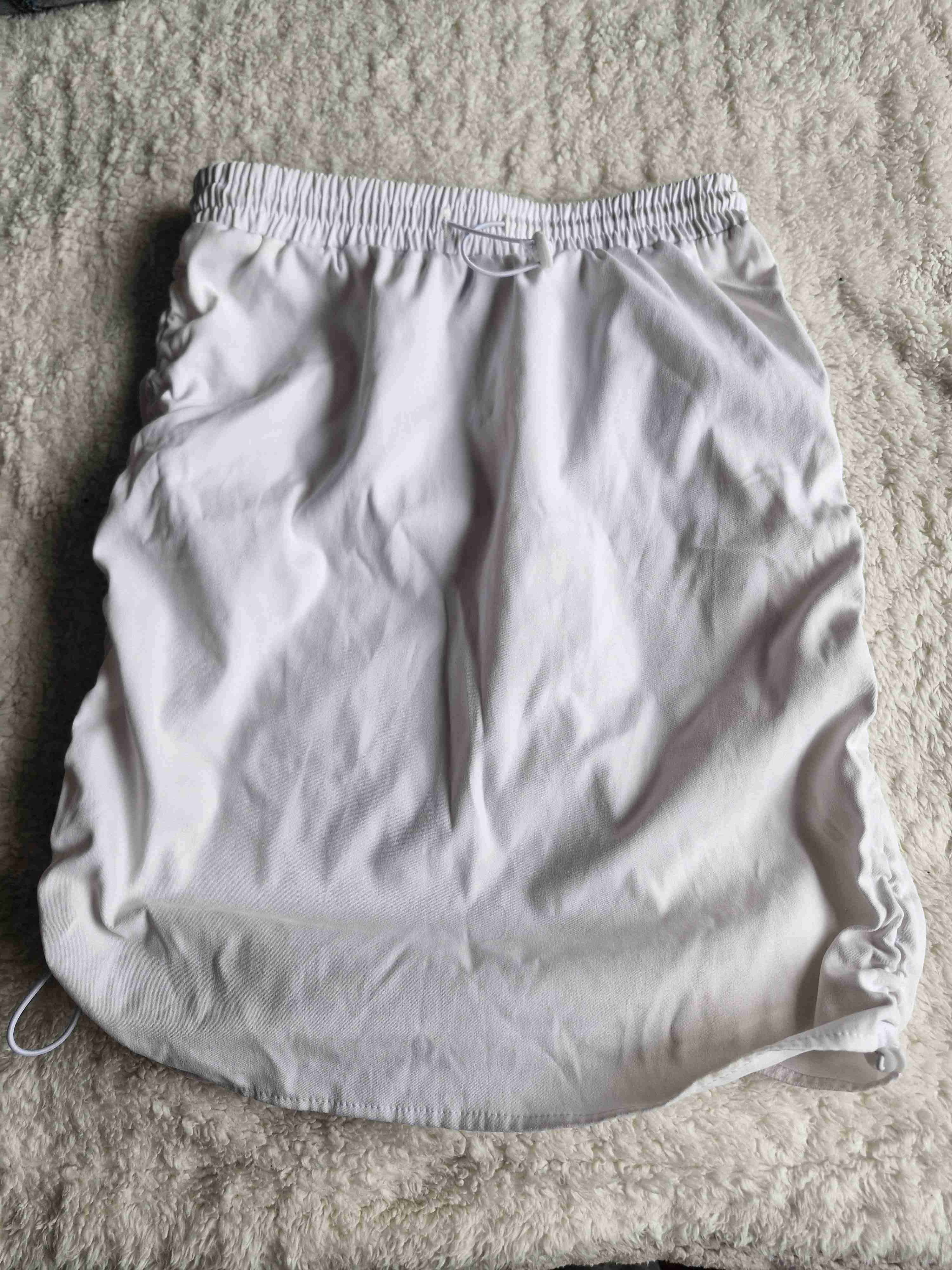 Falda blanca elástica