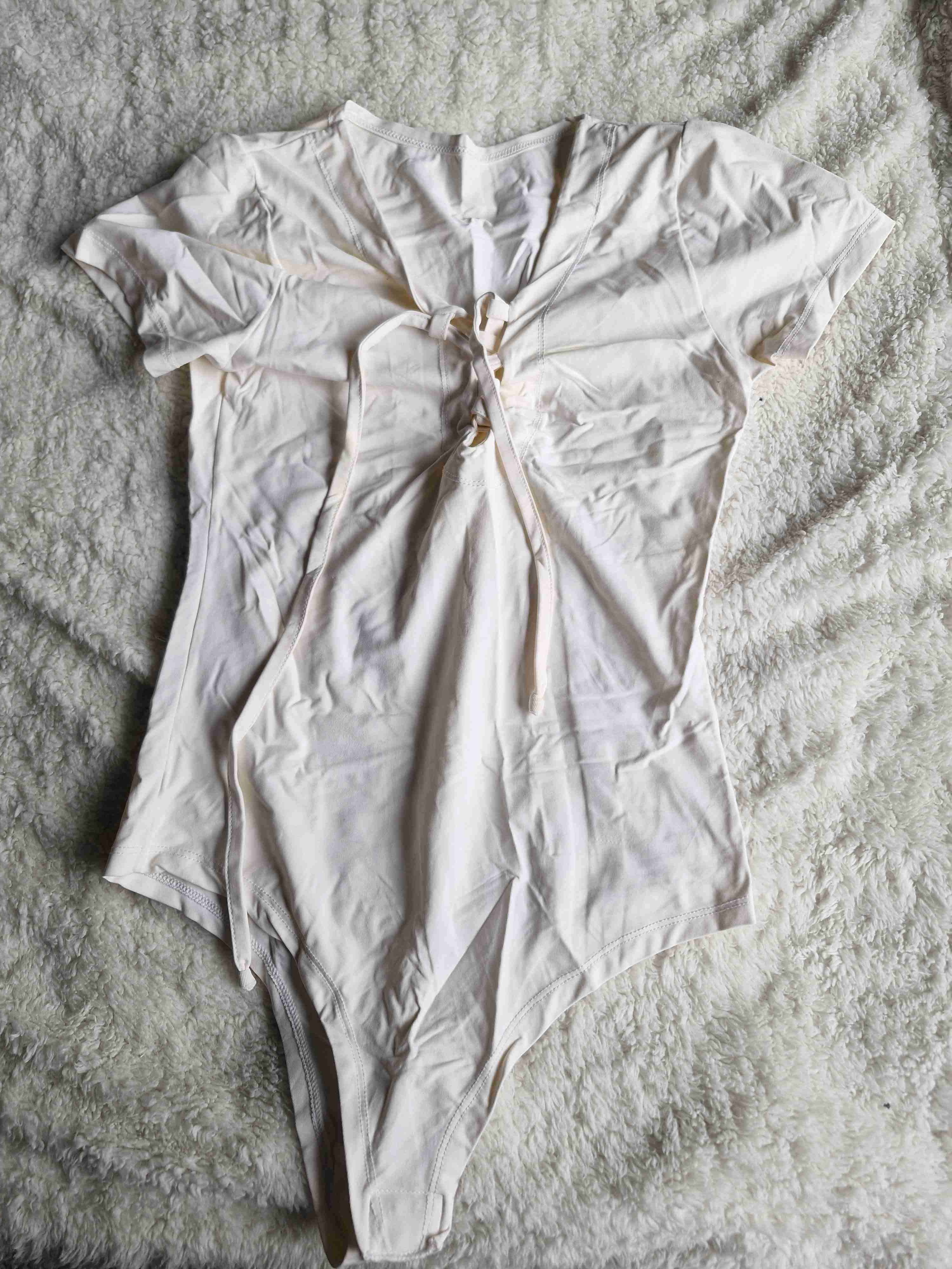 Body blanco con lazo delantero