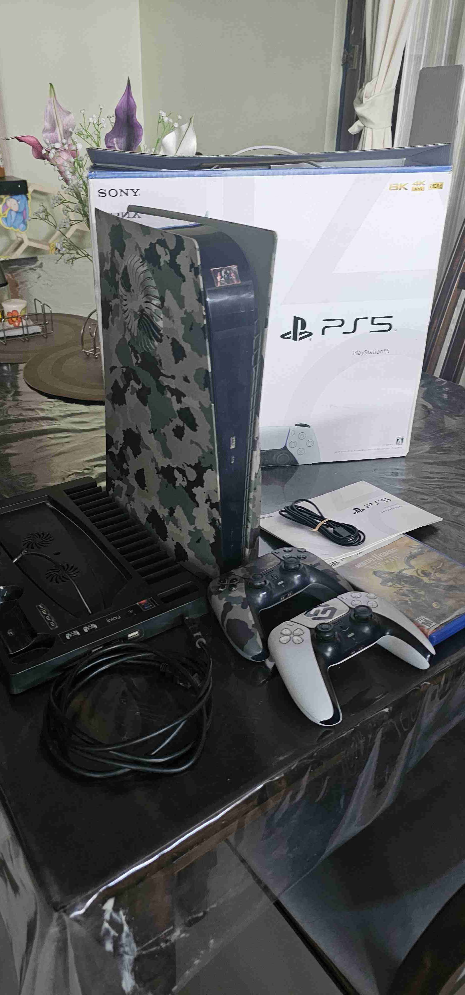 Consola PS5 con carcasa camuflada