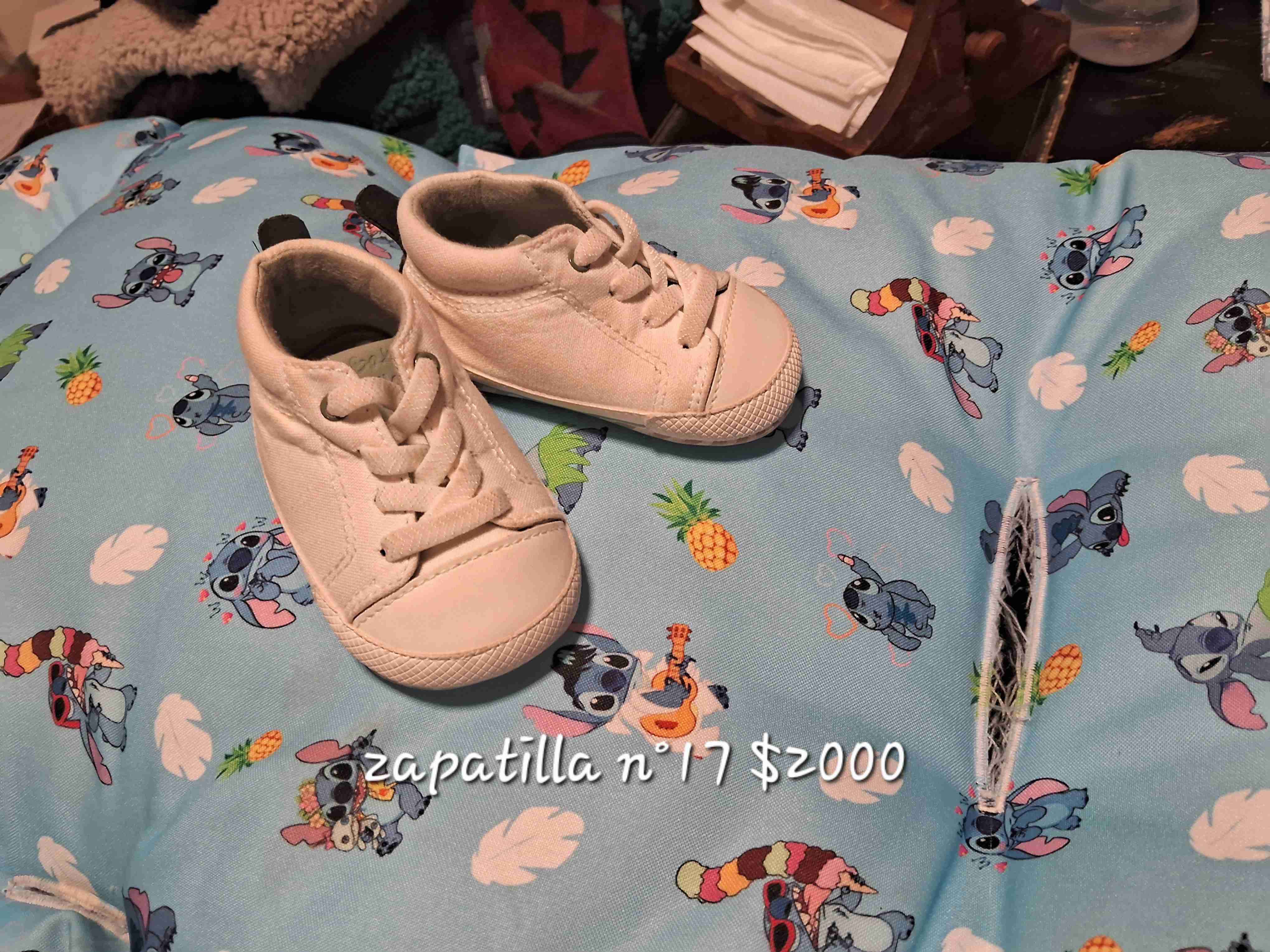 Zapatillas blancas número 17