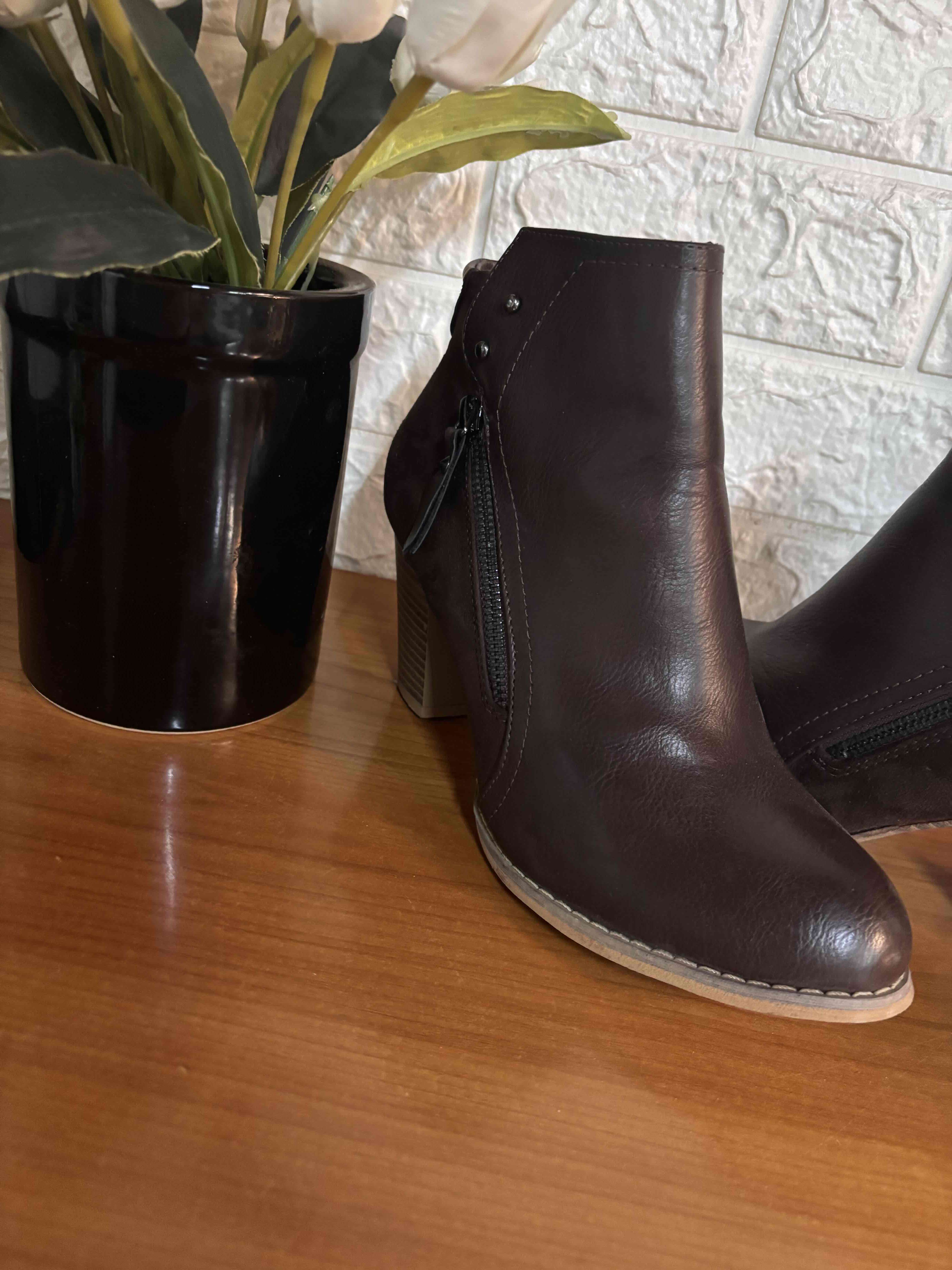 Botines de cuero café