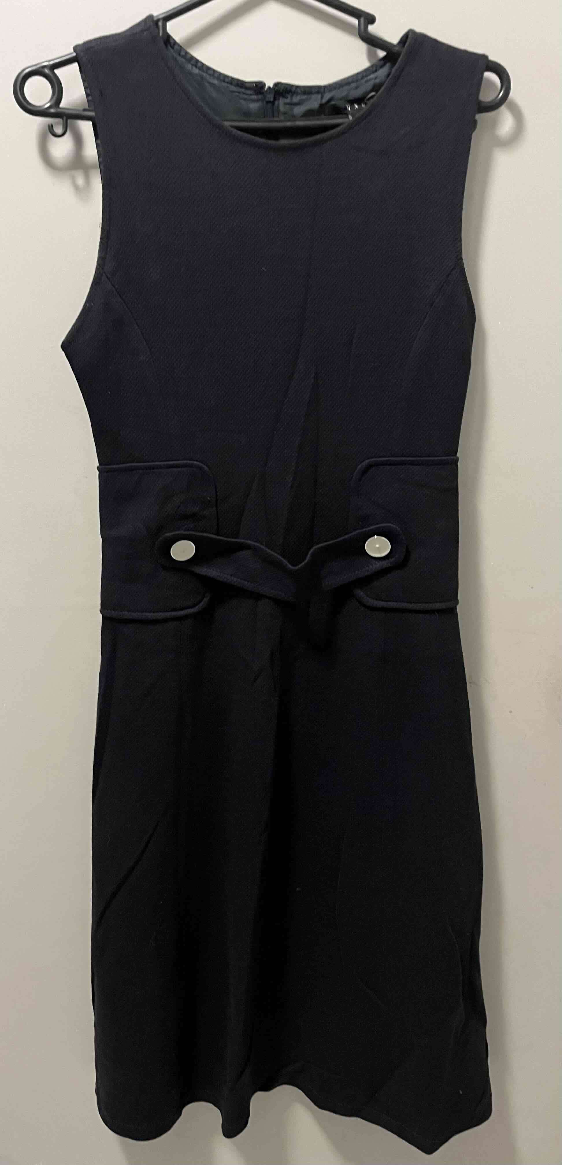 Vestido azul marino sin mangas