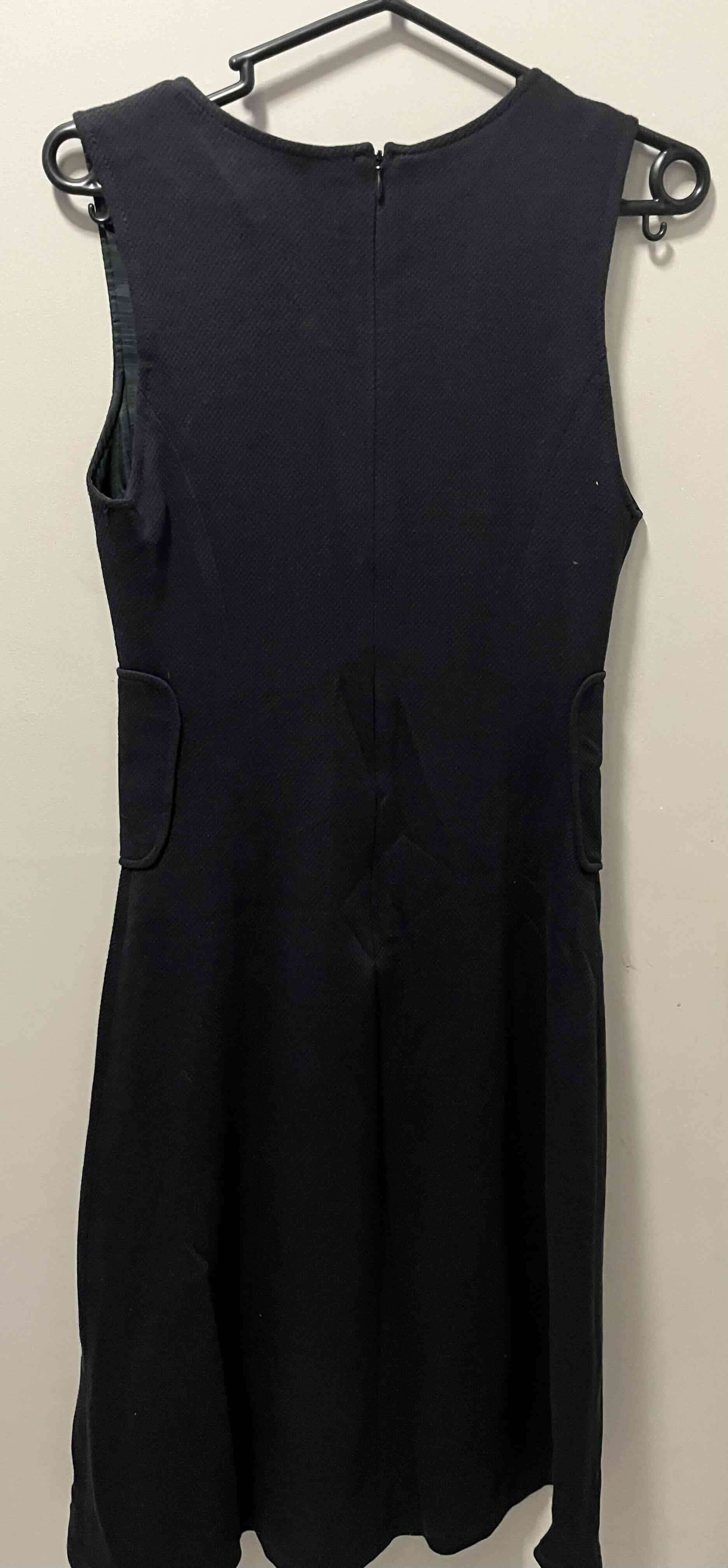 Vestido azul marino sin mangas - miniatura 2