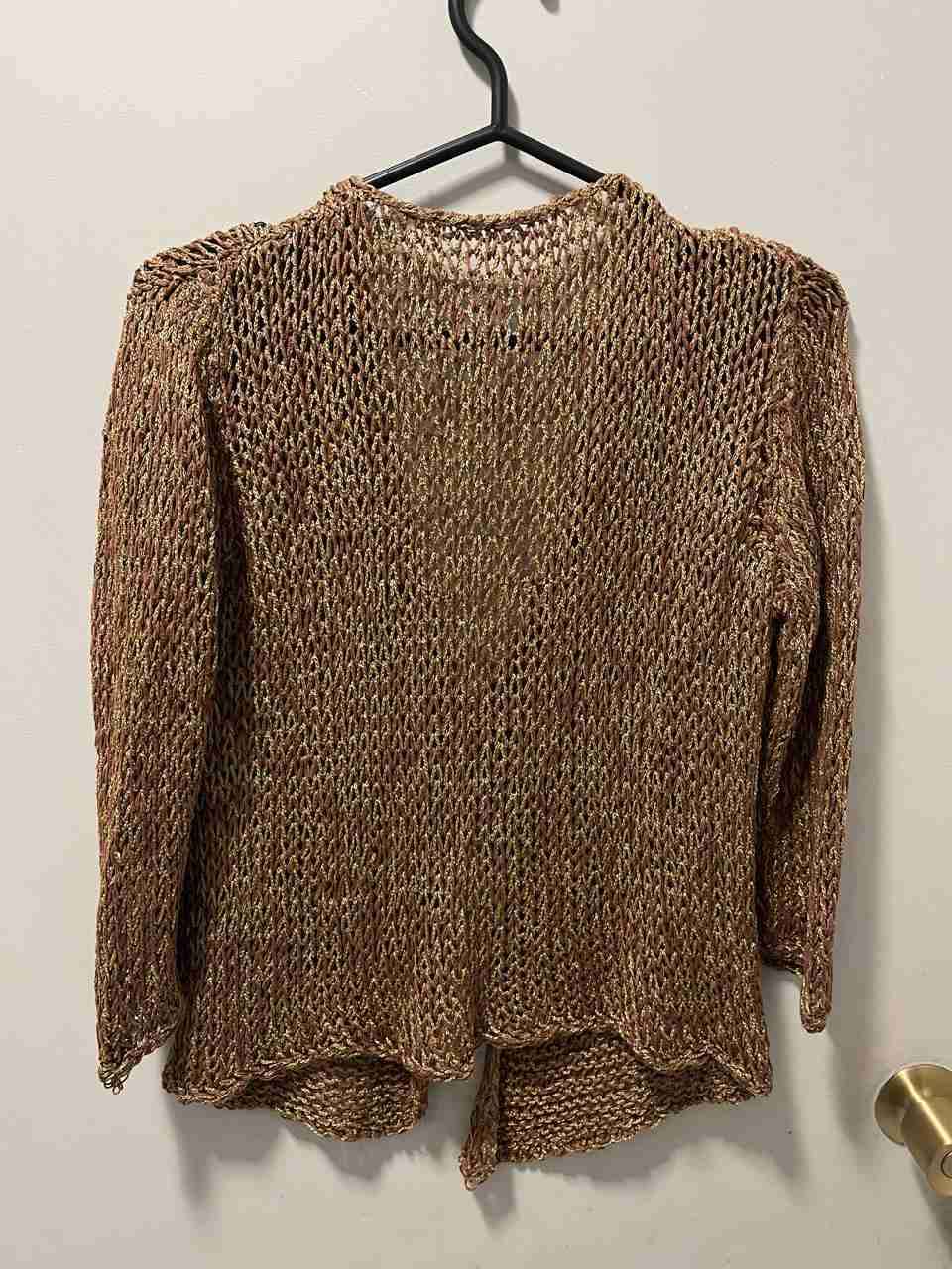 Suéter tejido marrón un botón - miniatura 2
